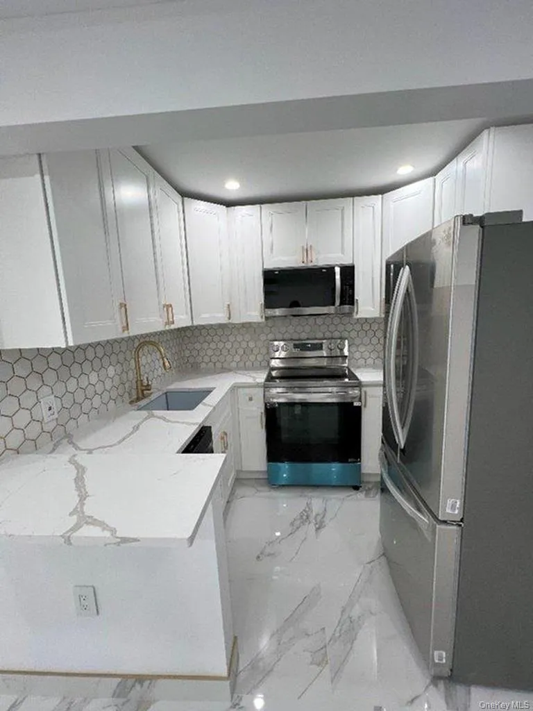 730 217 Street, New York, NY, 3 Bedrooms Bedrooms, 5 Rooms Rooms,2 BathroomsBathrooms,Residential Lease,For Rent,217,0,1013090 730 217 Street, New York, NY, 3 Bedrooms Bedrooms, 5 Rooms Rooms,2 BathroomsBathrooms,Residential Lease,For Rent,217,0,1013090