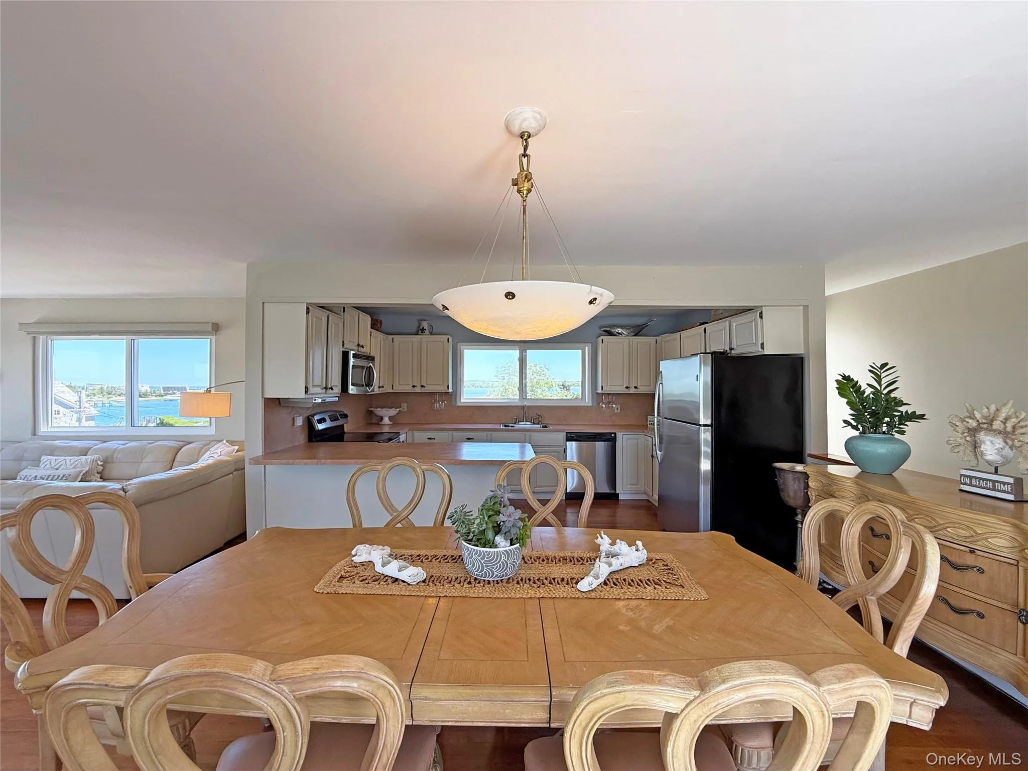 19 Cold Spring Court, Southampton, NY, 4 Bedrooms Bedrooms, 7 Rooms Rooms,3 BathroomsBathrooms,Residential Lease,For Rent,Cold Spring,0,1013097 19 Cold Spring Court, Southampton, NY, 4 Bedrooms Bedrooms, 7 Rooms Rooms,3 BathroomsBathrooms,Residential Lease,For Rent,Cold Spring,0,1013097
