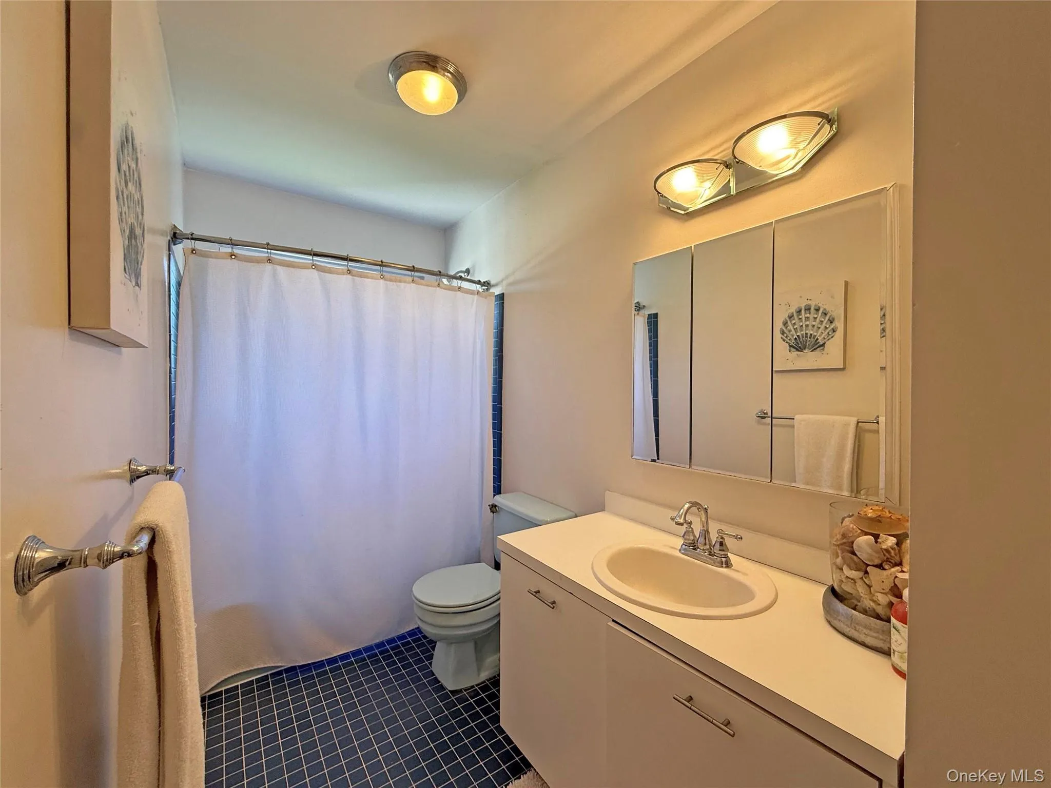 19 Cold Spring Court, Southampton, NY, 4 Bedrooms Bedrooms, 7 Rooms Rooms,3 BathroomsBathrooms,Residential Lease,For Rent,Cold Spring,0,1013097 19 Cold Spring Court, Southampton, NY, 4 Bedrooms Bedrooms, 7 Rooms Rooms,3 BathroomsBathrooms,Residential Lease,For Rent,Cold Spring,0,1013097