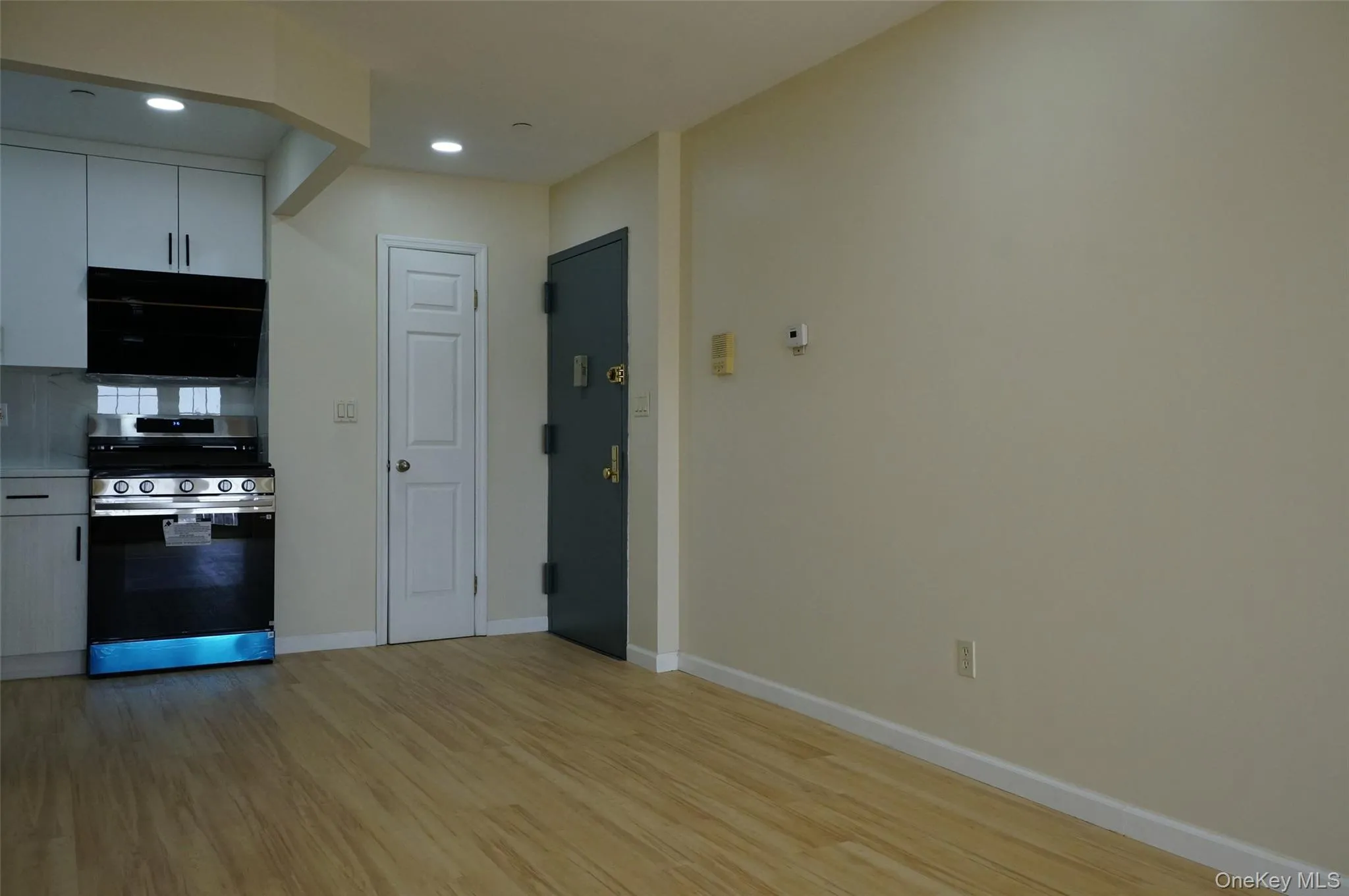 4135 67th Street, New York, NY, 1 Bedroom Bedrooms, 3 Rooms Rooms,1 BathroomBathrooms,Residential,For Rent,67th,0,1013102 4135 67th Street, New York, NY, 1 Bedroom Bedrooms, 3 Rooms Rooms,1 BathroomBathrooms,Residential,For Rent,67th,0,1013102