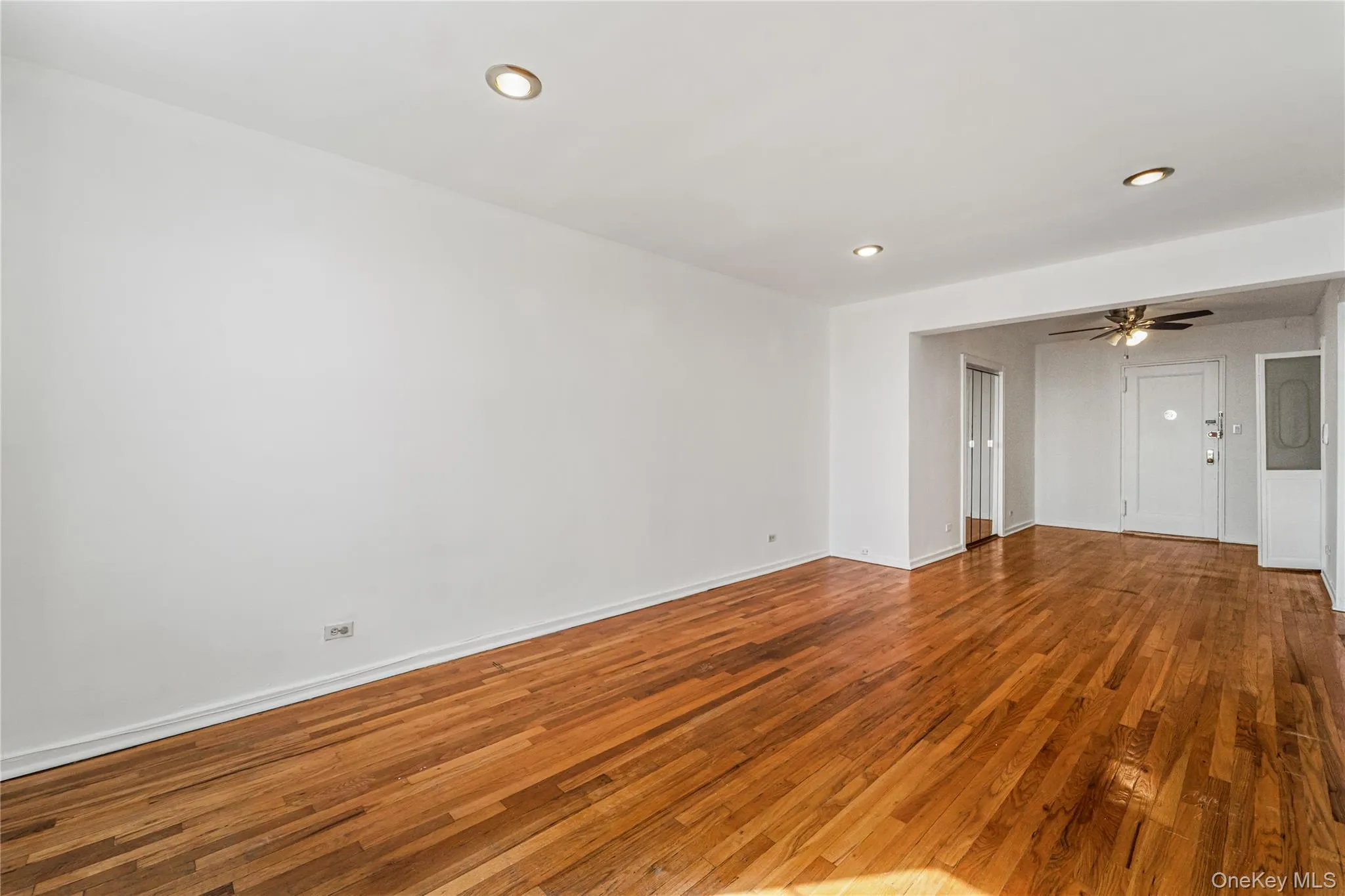 6393 Woodhaven Boulevard, New York, NY, 1 Bedroom Bedrooms, 4 Rooms Rooms,1 BathroomBathrooms,Residential,For Rent,Woodhaven,0,KEY1013106 6393 Woodhaven Boulevard, New York, NY, 1 Bedroom Bedrooms, 4 Rooms Rooms,1 BathroomBathrooms,Residential,For Rent,Woodhaven,0,KEY1013106