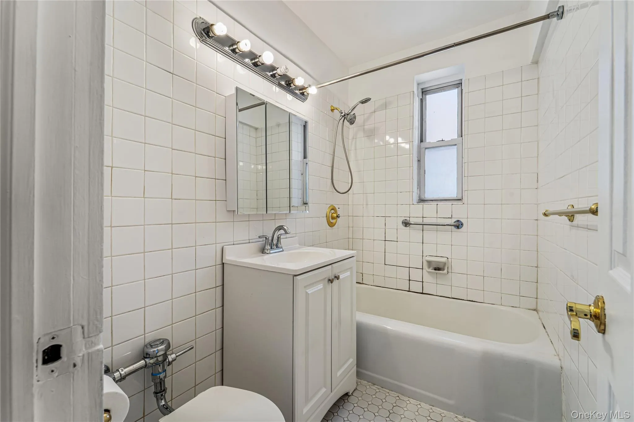 6393 Woodhaven Boulevard, New York, NY, 1 Bedroom Bedrooms, 4 Rooms Rooms,1 BathroomBathrooms,Residential,For Rent,Woodhaven,0,KEY1013106 6393 Woodhaven Boulevard, New York, NY, 1 Bedroom Bedrooms, 4 Rooms Rooms,1 BathroomBathrooms,Residential,For Rent,Woodhaven,0,KEY1013106