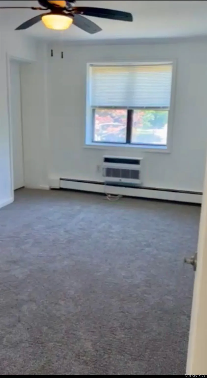 Bedroom /New carpetFresh paint Bedroom /New carpetFresh paint