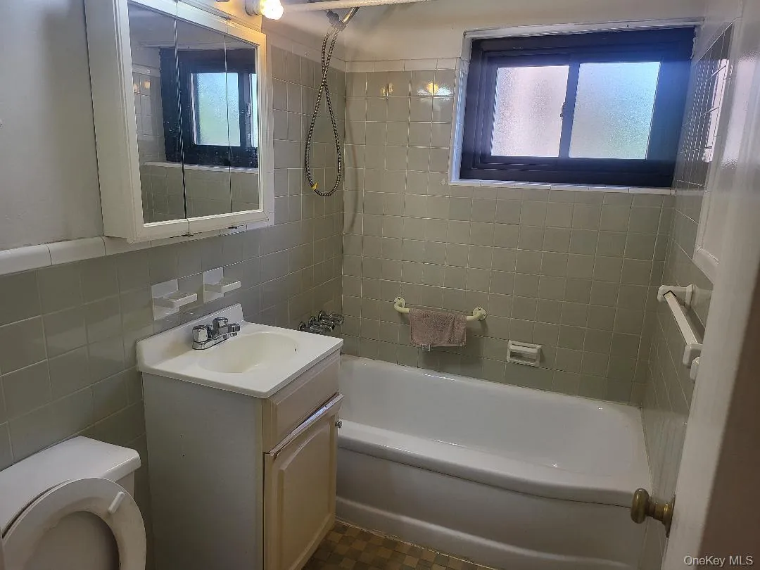 87-56 Francis Lewis Boulevard, New York, NY, 1 Bedroom Bedrooms, 4 Rooms Rooms,1 BathroomBathrooms,Residential,For Rent,Francis Lewis,0,KEY1013114 87-56 Francis Lewis Boulevard, New York, NY, 1 Bedroom Bedrooms, 4 Rooms Rooms,1 BathroomBathrooms,Residential,For Rent,Francis Lewis,0,KEY1013114