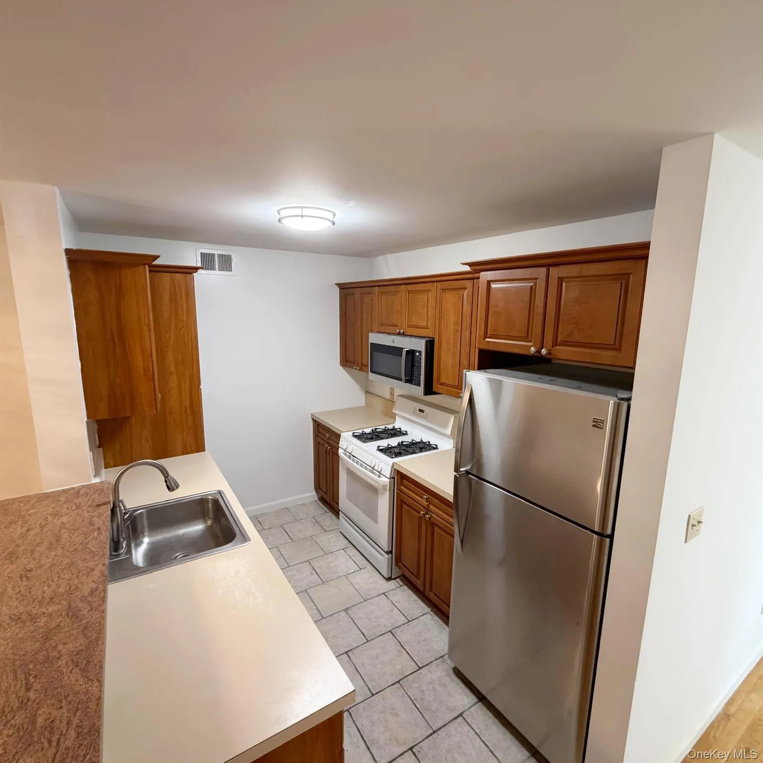 131 Pelhamdale Avenue, Mount Vernon, NY, 2 Bedrooms Bedrooms, 7 Rooms Rooms,2 BathroomsBathrooms,Residential Lease,For Rent,Pelhamdale,0,KEY1013121 131 Pelhamdale Avenue, Mount Vernon, NY, 2 Bedrooms Bedrooms, 7 Rooms Rooms,2 BathroomsBathrooms,Residential Lease,For Rent,Pelhamdale,0,KEY1013121
