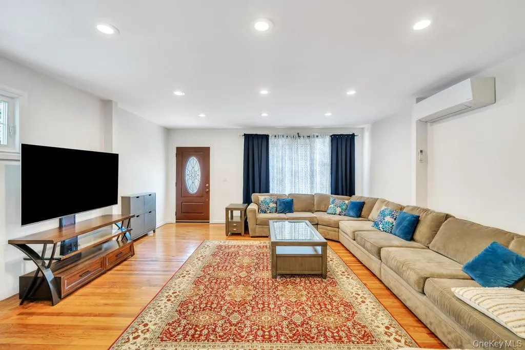 8638 232nd Street, New York, NY, 5 Bedrooms Bedrooms, 10 Rooms Rooms,2 BathroomsBathrooms,Residential,For Rent,232nd,0,1013127 8638 232nd Street, New York, NY, 5 Bedrooms Bedrooms, 10 Rooms Rooms,2 BathroomsBathrooms,Residential,For Rent,232nd,0,1013127