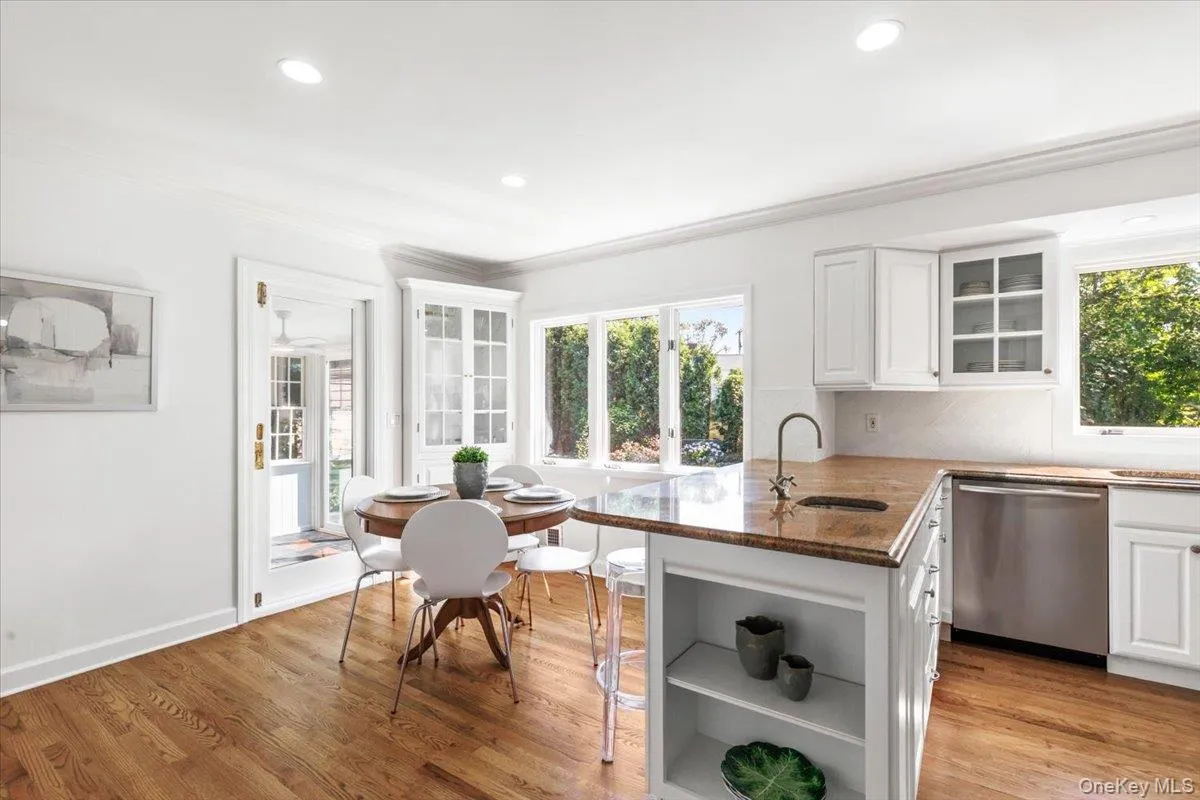 22 Potters Lane, New Rochelle, NY, 4 Bedrooms Bedrooms, 8 Rooms Rooms,2 BathroomsBathrooms,Residential,For Rent,Potters,0,1013128 22 Potters Lane, New Rochelle, NY, 4 Bedrooms Bedrooms, 8 Rooms Rooms,2 BathroomsBathrooms,Residential,For Rent,Potters,0,1013128