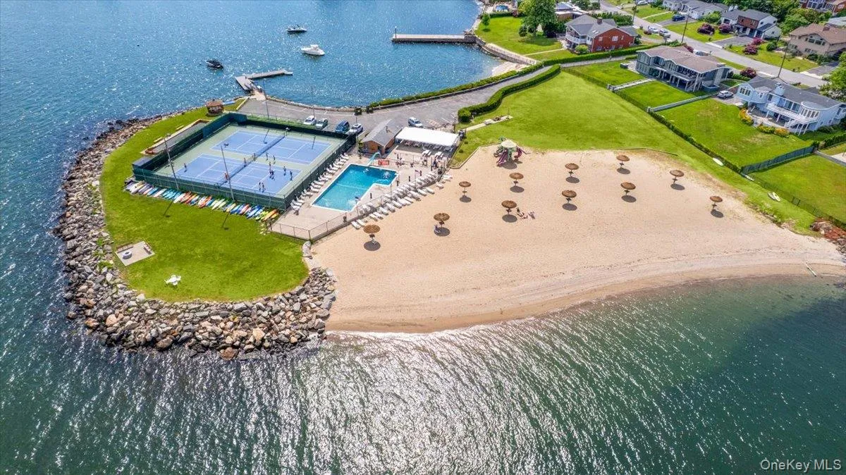 MEMBERSHIP TO SAN SOUCI COMMUNITY AVAILABLE (TENNIS, PICKLEBALL, POOL, DOCK, BEACH) MEMBERSHIP TO SAN SOUCI COMMUNITY AVAILABLE (TENNIS, PICKLEBALL, POOL, DOCK, BEACH)