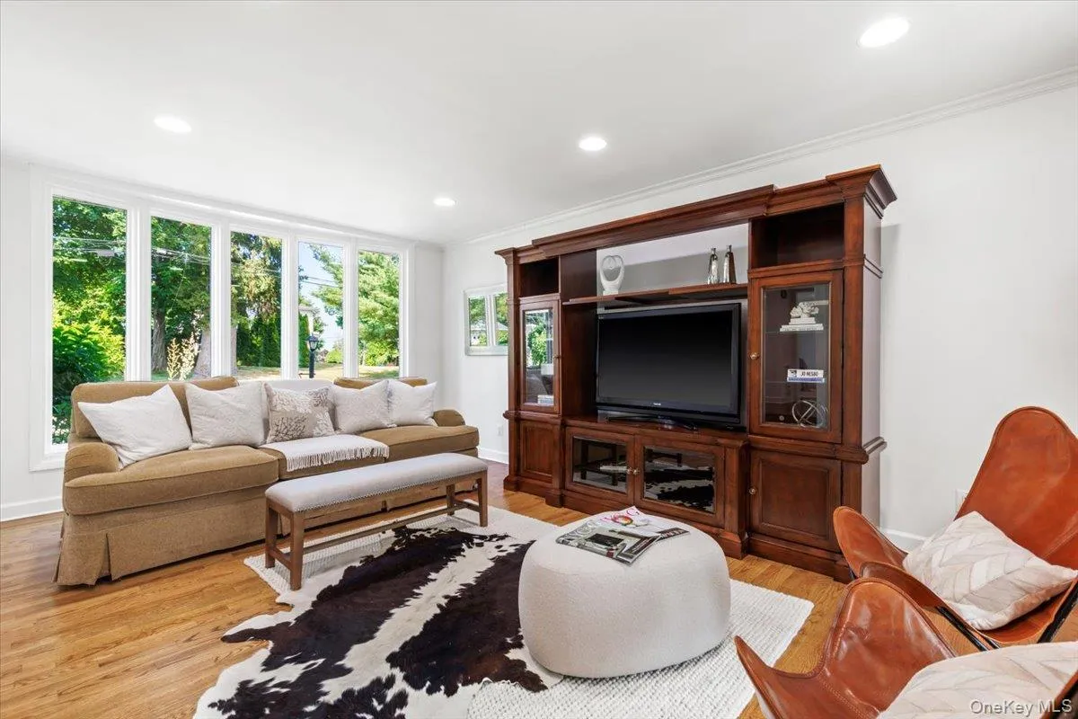 22 Potters Lane, New Rochelle, NY, 4 Bedrooms Bedrooms, 8 Rooms Rooms,2 BathroomsBathrooms,Residential,For Rent,Potters,0,1013128 22 Potters Lane, New Rochelle, NY, 4 Bedrooms Bedrooms, 8 Rooms Rooms,2 BathroomsBathrooms,Residential,For Rent,Potters,0,1013128