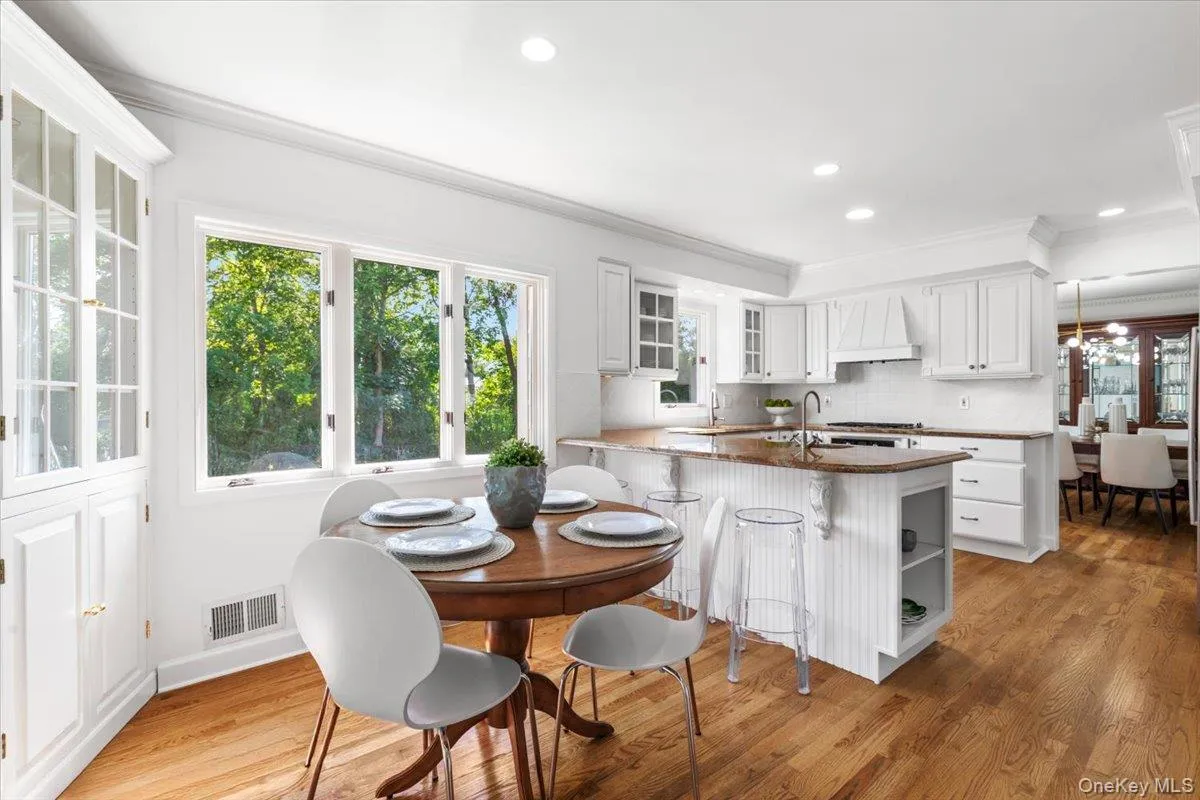 22 Potters Lane, New Rochelle, NY, 4 Bedrooms Bedrooms, 8 Rooms Rooms,2 BathroomsBathrooms,Residential,For Rent,Potters,0,1013128 22 Potters Lane, New Rochelle, NY, 4 Bedrooms Bedrooms, 8 Rooms Rooms,2 BathroomsBathrooms,Residential,For Rent,Potters,0,1013128
