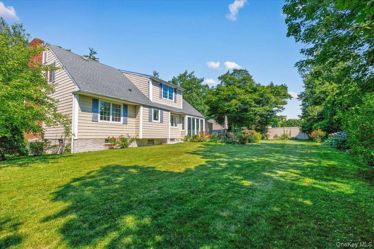 22 Potters Lane, New Rochelle, NY, 4 Bedrooms Bedrooms, 8 Rooms Rooms,2 BathroomsBathrooms,Residential,For Rent,Potters,0,1013128 22 Potters Lane, New Rochelle, NY, 4 Bedrooms Bedrooms, 8 Rooms Rooms,2 BathroomsBathrooms,Residential,For Rent,Potters,0,1013128