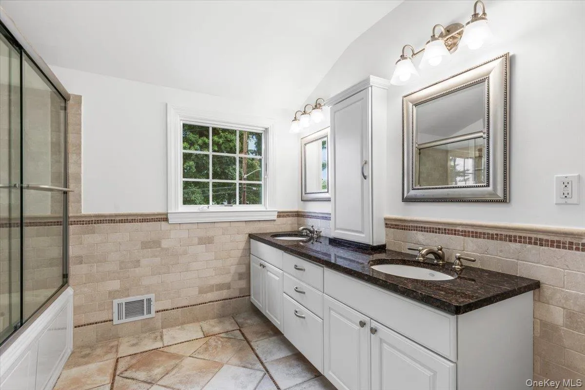 22 Potters Lane, New Rochelle, NY, 4 Bedrooms Bedrooms, 8 Rooms Rooms,2 BathroomsBathrooms,Residential,For Rent,Potters,0,1013128 22 Potters Lane, New Rochelle, NY, 4 Bedrooms Bedrooms, 8 Rooms Rooms,2 BathroomsBathrooms,Residential,For Rent,Potters,0,1013128