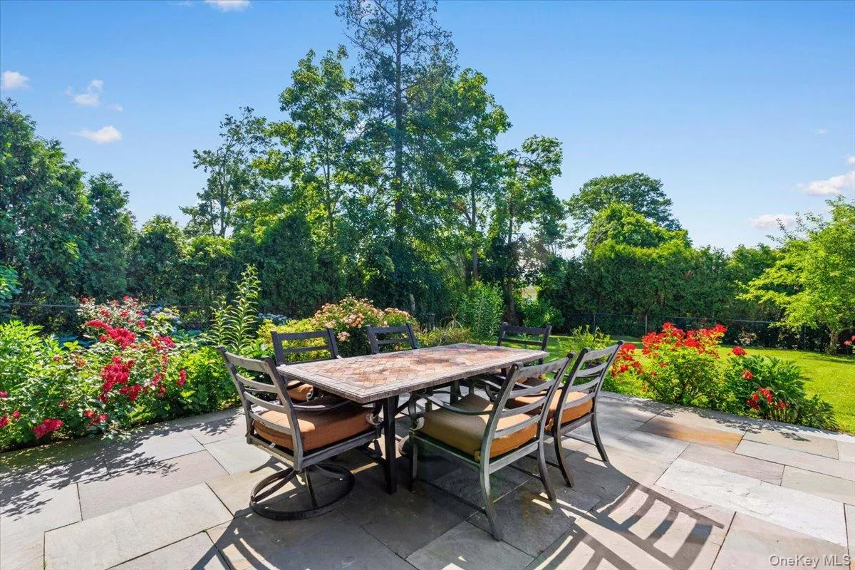 22 Potters Lane, New Rochelle, NY, 4 Bedrooms Bedrooms, 8 Rooms Rooms,2 BathroomsBathrooms,Residential,For Rent,Potters,0,1013128 22 Potters Lane, New Rochelle, NY, 4 Bedrooms Bedrooms, 8 Rooms Rooms,2 BathroomsBathrooms,Residential,For Rent,Potters,0,1013128