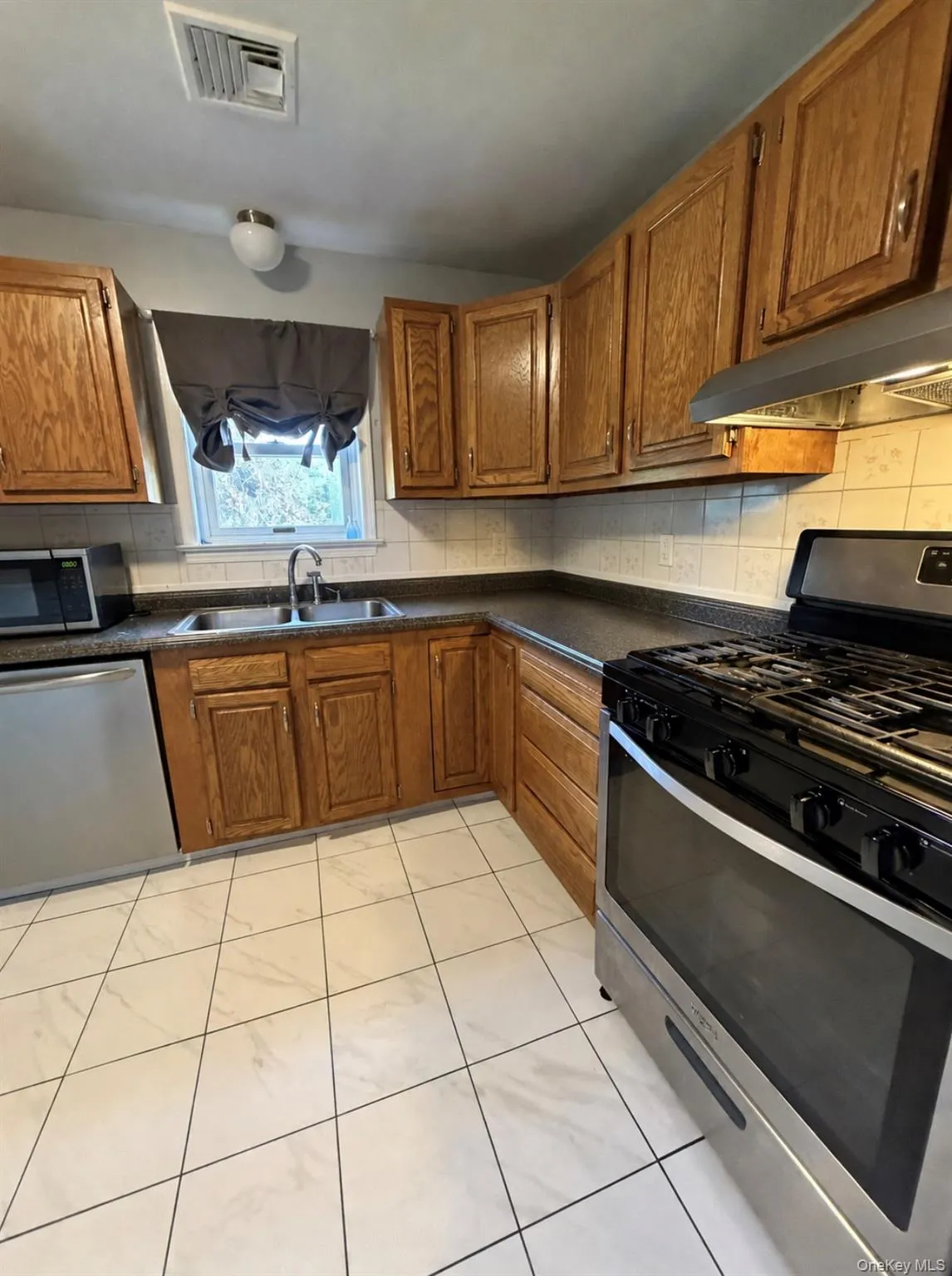 38 Zugibe Court, Haverstraw, NY, 3 Bedrooms Bedrooms, 7 Rooms Rooms,2 BathroomsBathrooms,Residential,For Rent,Zugibe,0,1013133 38 Zugibe Court, Haverstraw, NY, 3 Bedrooms Bedrooms, 7 Rooms Rooms,2 BathroomsBathrooms,Residential,For Rent,Zugibe,0,1013133