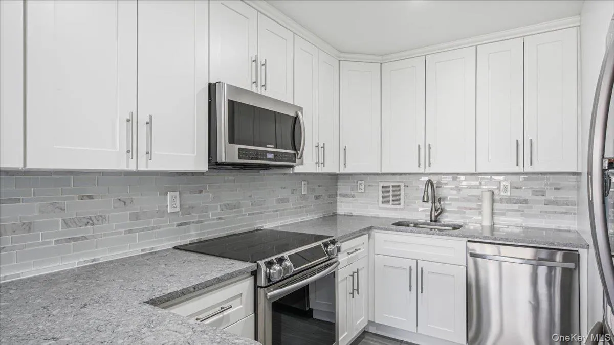 166-10 Powells Cove Boulevard, New York, NY, 1 Bedroom Bedrooms, 3 Rooms Rooms,1 BathroomBathrooms,Residential,For Rent,Powells Cove,0,KEY1013138 166-10 Powells Cove Boulevard, New York, NY, 1 Bedroom Bedrooms, 3 Rooms Rooms,1 BathroomBathrooms,Residential,For Rent,Powells Cove,0,KEY1013138