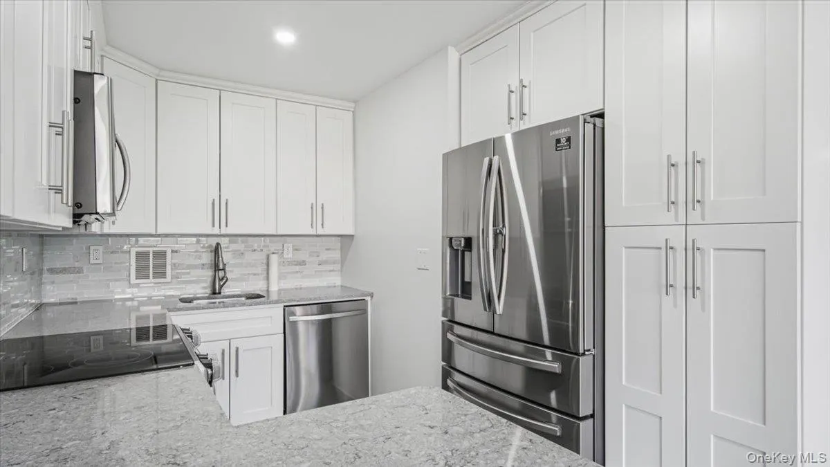 166-10 Powells Cove Boulevard, New York, NY, 1 Bedroom Bedrooms, 3 Rooms Rooms,1 BathroomBathrooms,Residential,For Rent,Powells Cove,0,KEY1013138 166-10 Powells Cove Boulevard, New York, NY, 1 Bedroom Bedrooms, 3 Rooms Rooms,1 BathroomBathrooms,Residential,For Rent,Powells Cove,0,KEY1013138