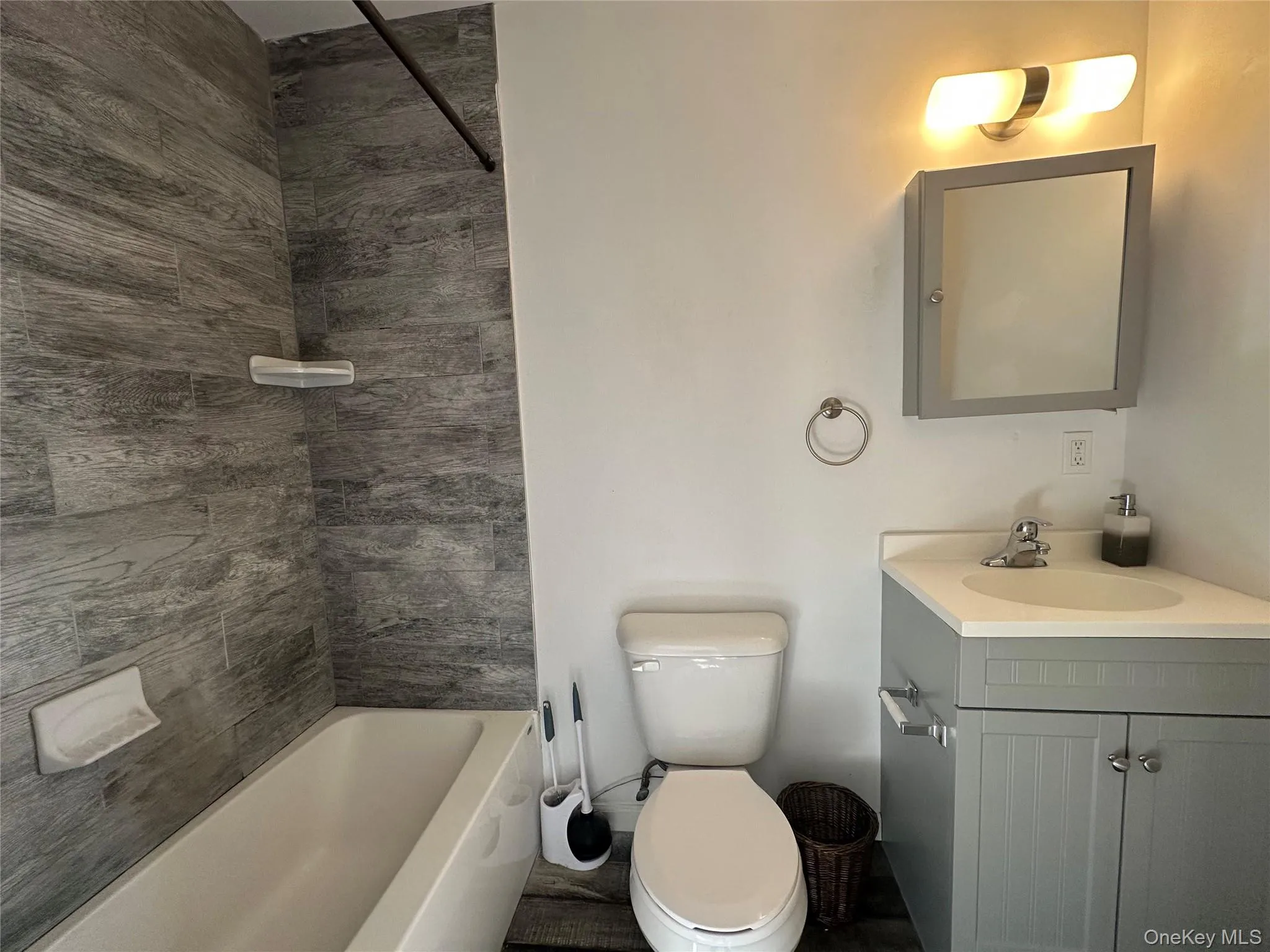 19 North Street, Middletown, NY, 1 Bedroom Bedrooms, 2 Rooms Rooms,1 BathroomBathrooms,Residential Lease,For Rent,North,0,1013145 19 North Street, Middletown, NY, 1 Bedroom Bedrooms, 2 Rooms Rooms,1 BathroomBathrooms,Residential Lease,For Rent,North,0,1013145