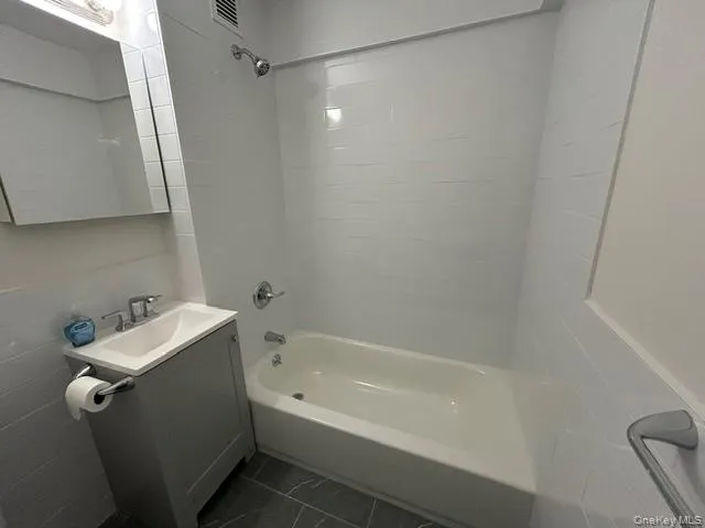 671 Bronx River Road, Yonkers, NY, 1 Bedroom Bedrooms, 3 Rooms Rooms,1 BathroomBathrooms,Residential,For Rent,Bronx River,0,1013147 671 Bronx River Road, Yonkers, NY, 1 Bedroom Bedrooms, 3 Rooms Rooms,1 BathroomBathrooms,Residential,For Rent,Bronx River,0,1013147