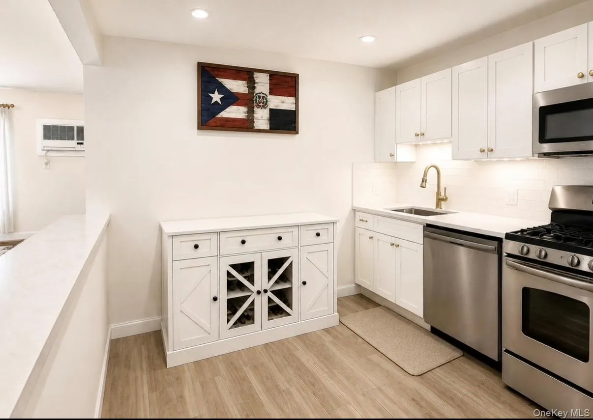 396 Country Club Lane, Haverstraw, NY, 2 Bedrooms Bedrooms, 5 Rooms Rooms,1 BathroomBathrooms,Residential,For Rent,Country Club,0,1013155 396 Country Club Lane, Haverstraw, NY, 2 Bedrooms Bedrooms, 5 Rooms Rooms,1 BathroomBathrooms,Residential,For Rent,Country Club,0,1013155