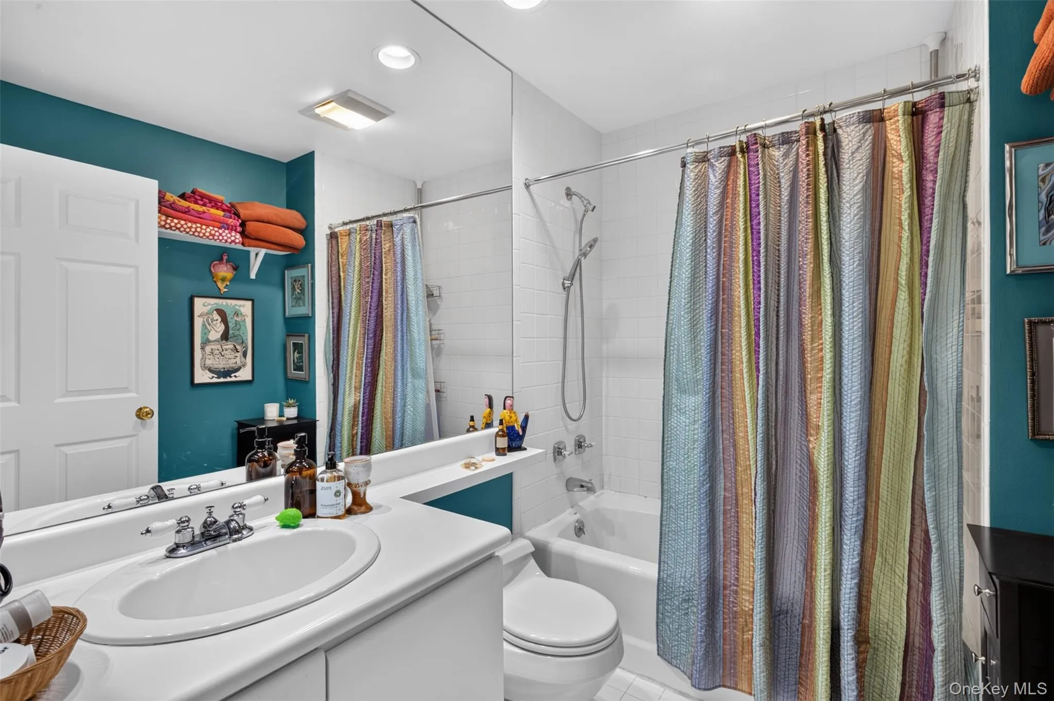 Lovely Full Bathroom next to Bedroom Lovely Full Bathroom next to Bedroom