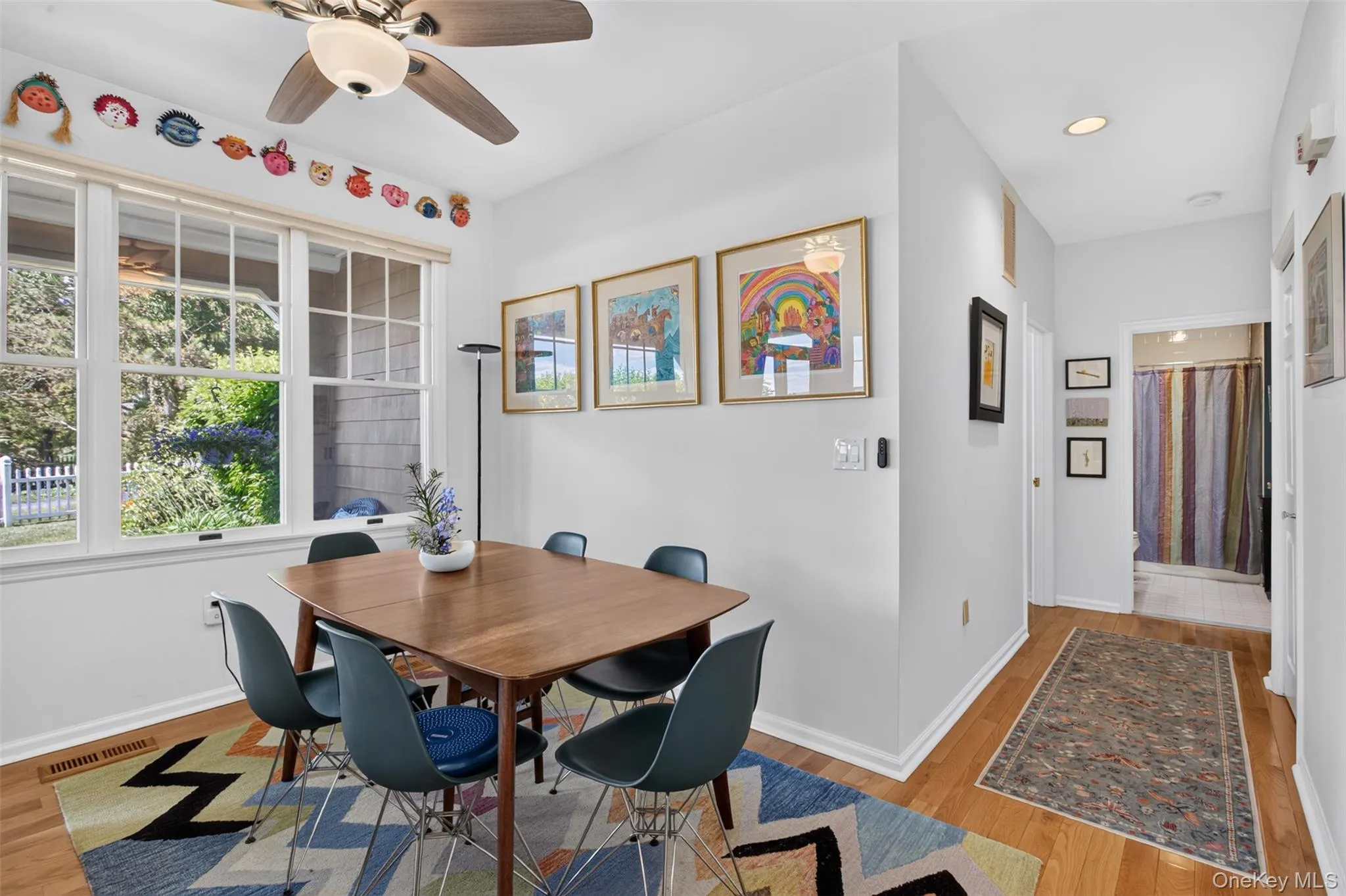 Dining Room Area - Bright & Cheery! Dining Room Area - Bright & Cheery!