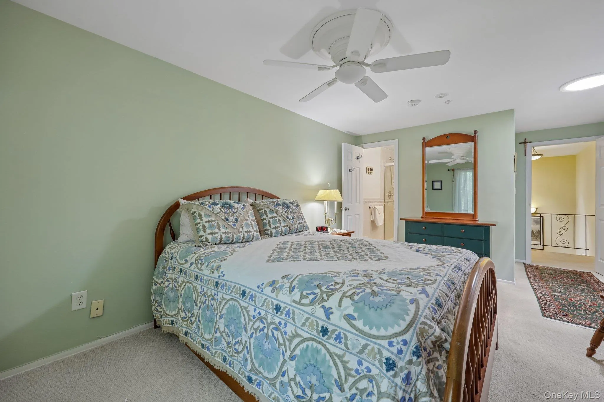 Spacious with ceiling fan Spacious with ceiling fan