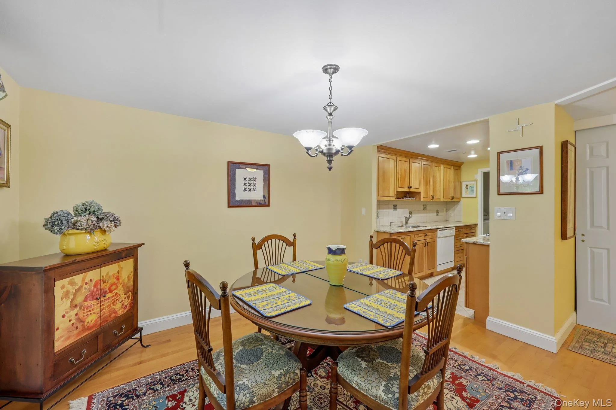 Open to Kitchen Open to Kitchen