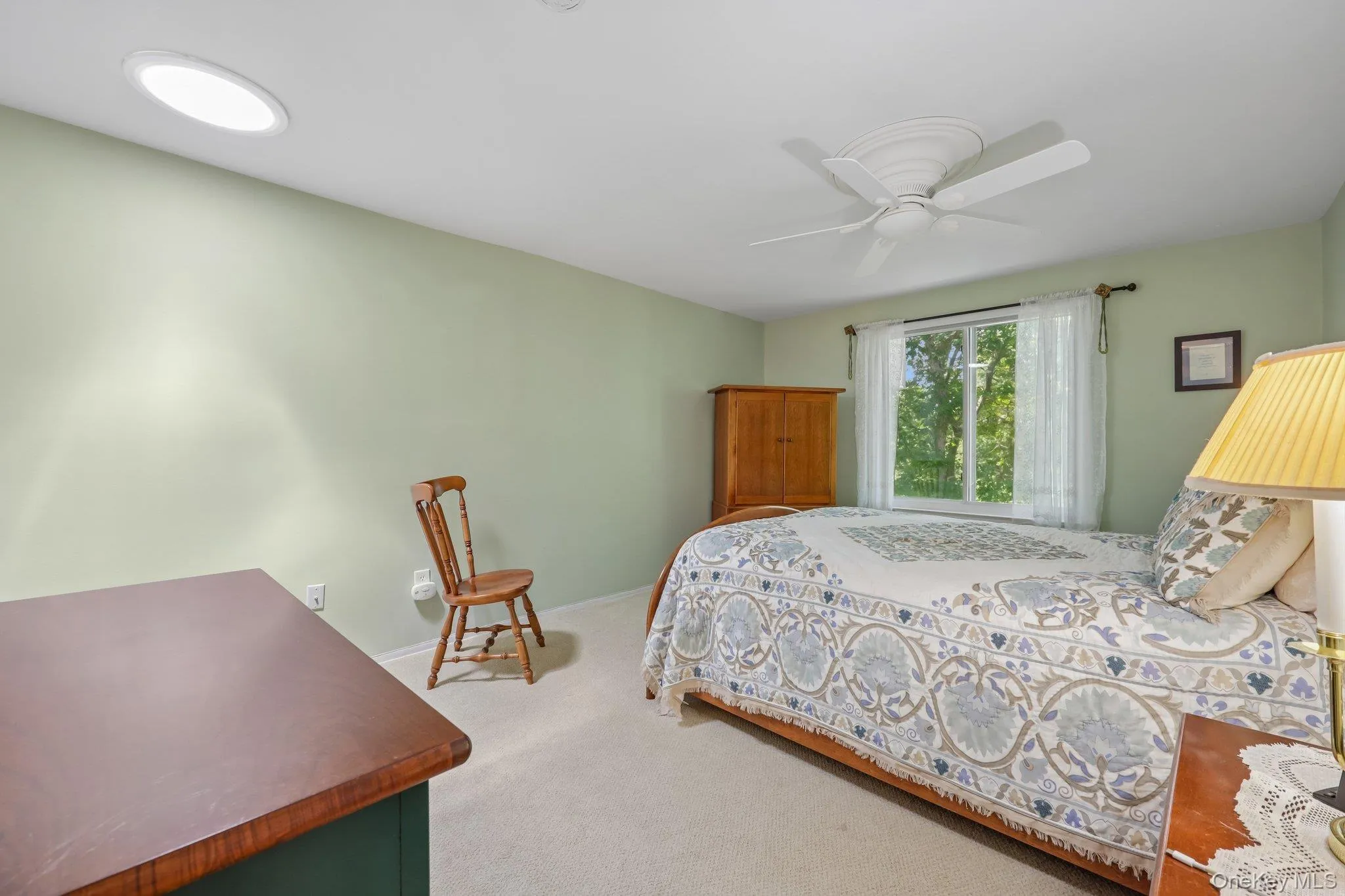 Sunlit with golf course views Double closet Sunlit with golf course views Double closet