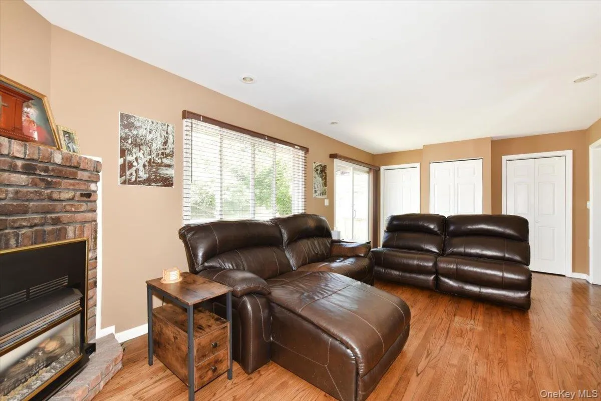11 Glenda Drive, West Babylon, NY, 2 Bedrooms Bedrooms, 6 Rooms Rooms,1 BathroomBathrooms,Residential,For Rent,Glenda,0,1013177 11 Glenda Drive, West Babylon, NY, 2 Bedrooms Bedrooms, 6 Rooms Rooms,1 BathroomBathrooms,Residential,For Rent,Glenda,0,1013177