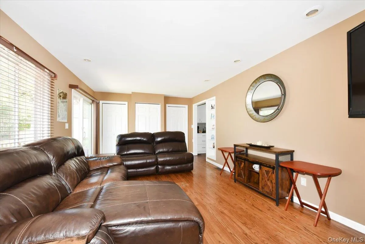 11 Glenda Drive, West Babylon, NY, 2 Bedrooms Bedrooms, 6 Rooms Rooms,1 BathroomBathrooms,Residential,For Rent,Glenda,0,1013177 11 Glenda Drive, West Babylon, NY, 2 Bedrooms Bedrooms, 6 Rooms Rooms,1 BathroomBathrooms,Residential,For Rent,Glenda,0,1013177
