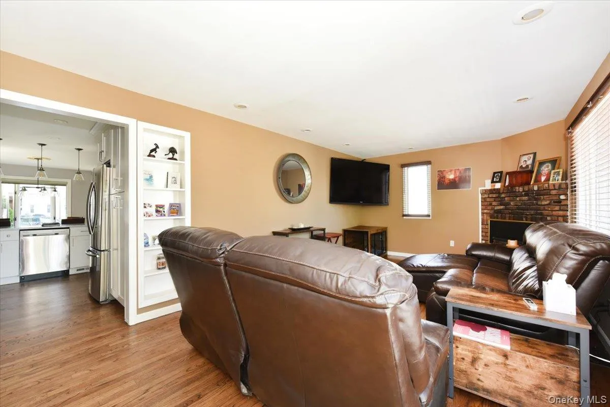 11 Glenda Drive, West Babylon, NY, 2 Bedrooms Bedrooms, 6 Rooms Rooms,1 BathroomBathrooms,Residential,For Rent,Glenda,0,1013177 11 Glenda Drive, West Babylon, NY, 2 Bedrooms Bedrooms, 6 Rooms Rooms,1 BathroomBathrooms,Residential,For Rent,Glenda,0,1013177