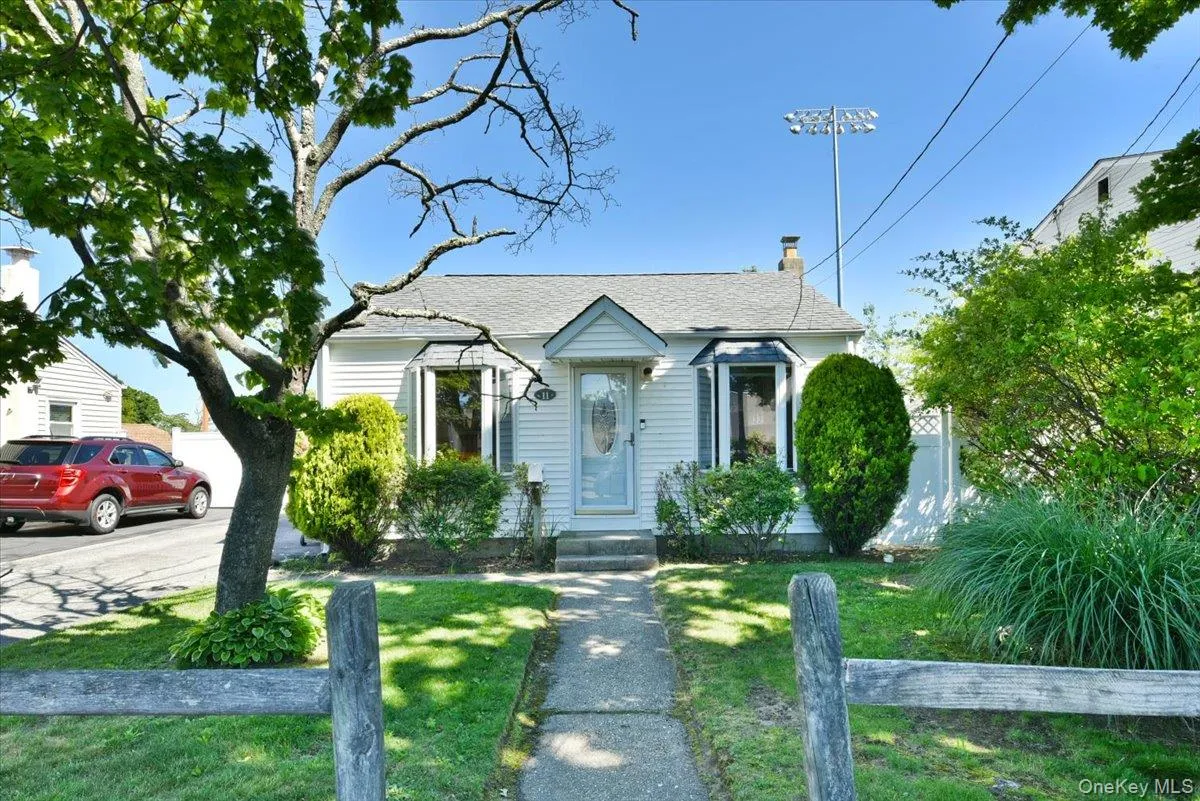 11 Glenda Drive, West Babylon, NY, 2 Bedrooms Bedrooms, 6 Rooms Rooms,1 BathroomBathrooms,Residential,For Rent,Glenda,0,1013177 11 Glenda Drive, West Babylon, NY, 2 Bedrooms Bedrooms, 6 Rooms Rooms,1 BathroomBathrooms,Residential,For Rent,Glenda,0,1013177