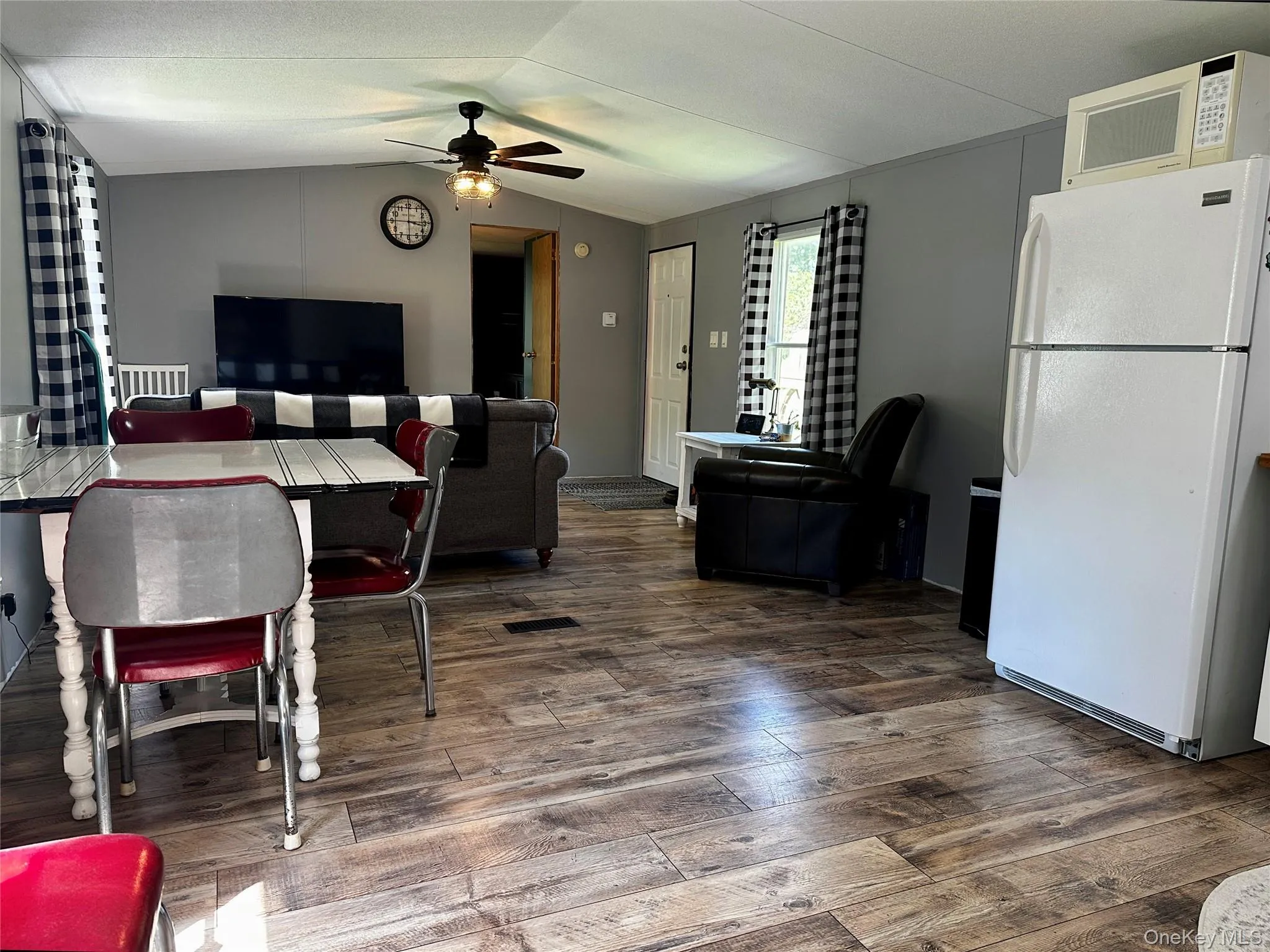 209 Browns Road, Montgomery, NY, 2 Bedrooms Bedrooms, 4 Rooms Rooms,1 BathroomBathrooms,Residential,For Rent,Browns,0,1013181 209 Browns Road, Montgomery, NY, 2 Bedrooms Bedrooms, 4 Rooms Rooms,1 BathroomBathrooms,Residential,For Rent,Browns,0,1013181
