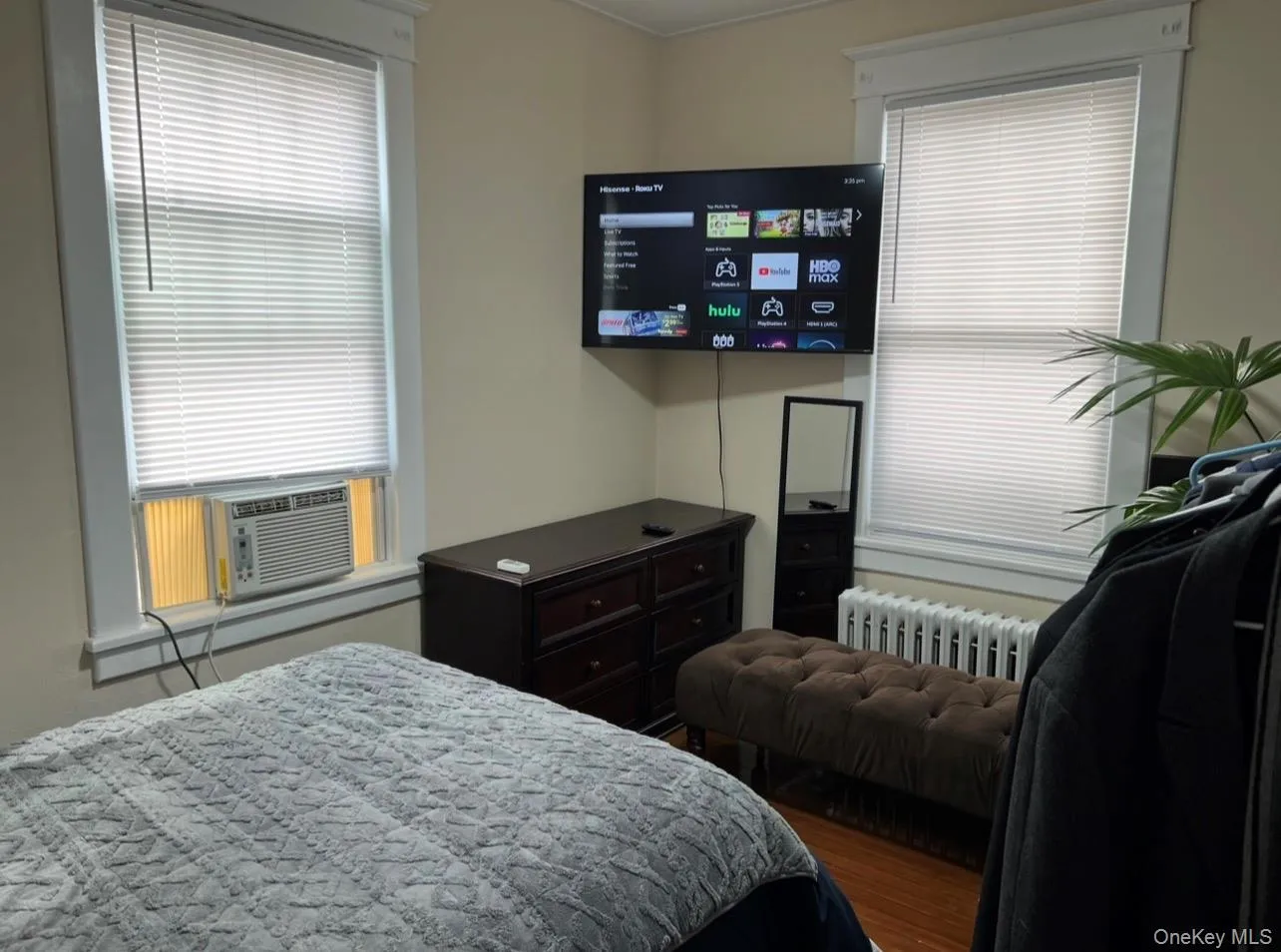 70 Staples Street, Oyster Bay, NY, 4 Bedrooms Bedrooms, 4 Rooms Rooms,1 BathroomBathrooms,Residential,For Rent,Staples,0,1013186 70 Staples Street, Oyster Bay, NY, 4 Bedrooms Bedrooms, 4 Rooms Rooms,1 BathroomBathrooms,Residential,For Rent,Staples,0,1013186