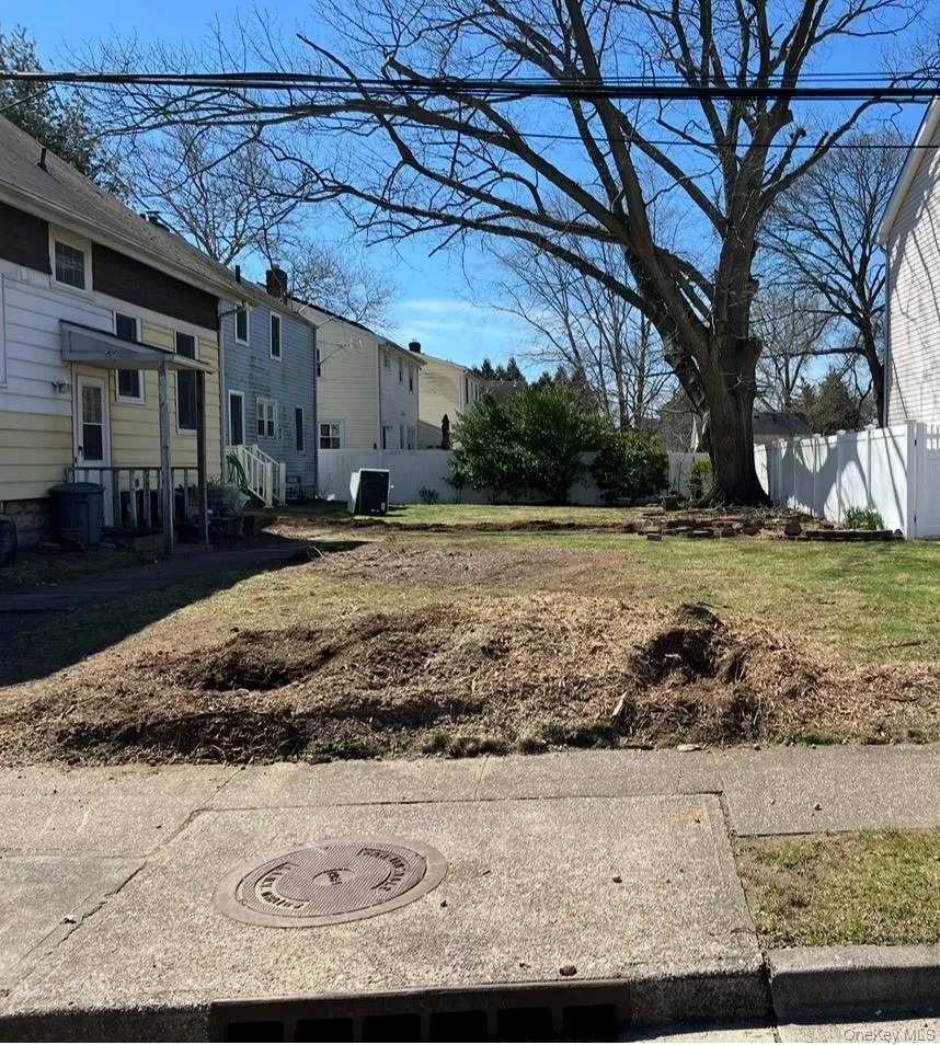 70 Staples Street, Oyster Bay, NY, 4 Bedrooms Bedrooms, 4 Rooms Rooms,1 BathroomBathrooms,Residential,For Rent,Staples,0,1013186 70 Staples Street, Oyster Bay, NY, 4 Bedrooms Bedrooms, 4 Rooms Rooms,1 BathroomBathrooms,Residential,For Rent,Staples,0,1013186
