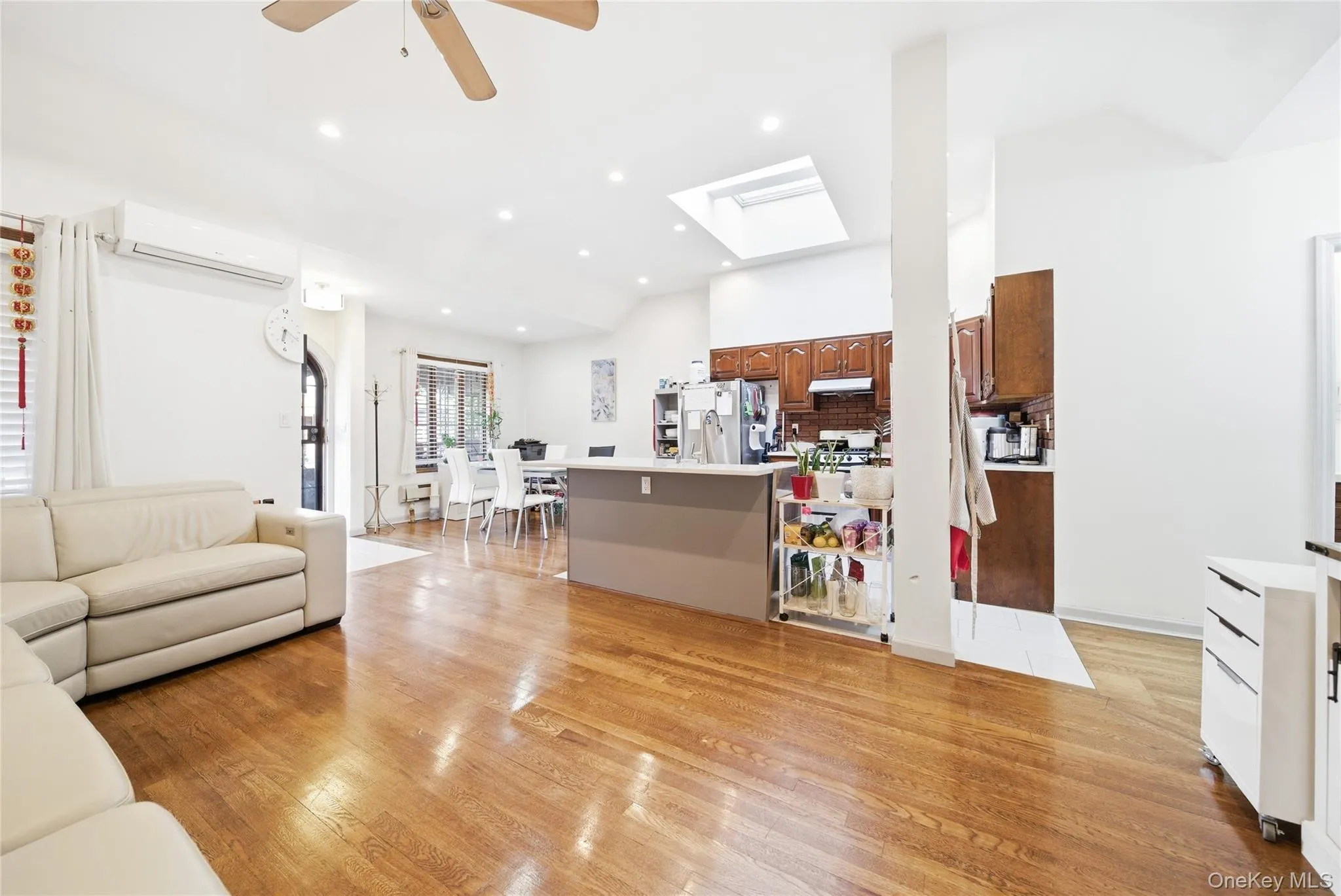 53-74 62nd Street, New York, NY, 2 Bedrooms Bedrooms, 5 Rooms Rooms,2 BathroomsBathrooms,Residential,For Rent,62nd,0,1013189 53-74 62nd Street, New York, NY, 2 Bedrooms Bedrooms, 5 Rooms Rooms,2 BathroomsBathrooms,Residential,For Rent,62nd,0,1013189