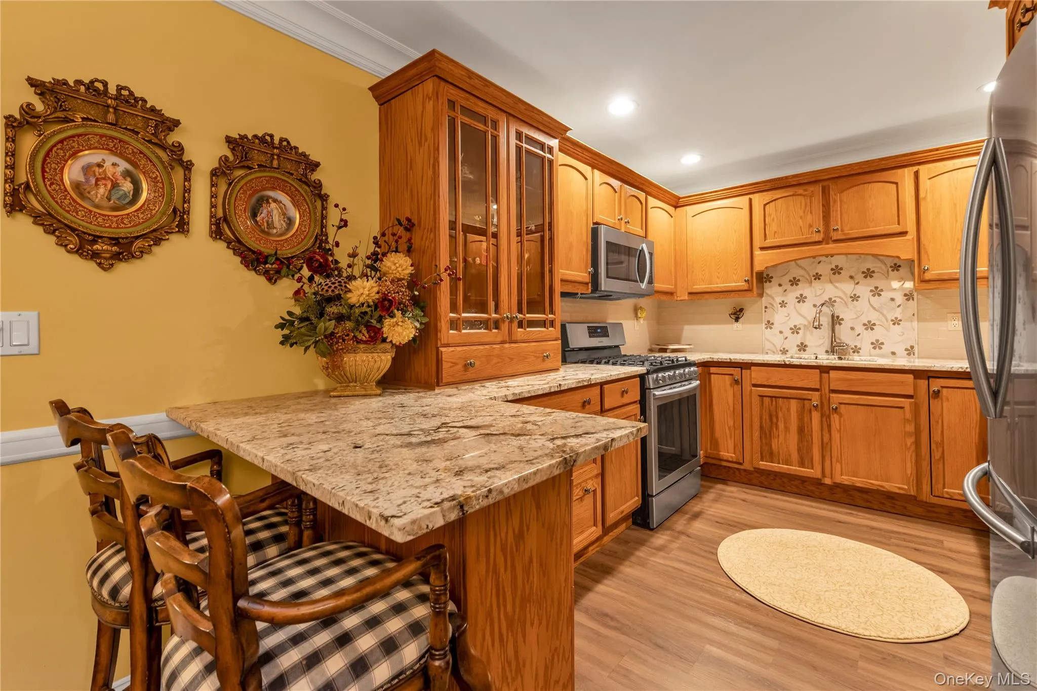 Kitchen with Island Kitchen with Island