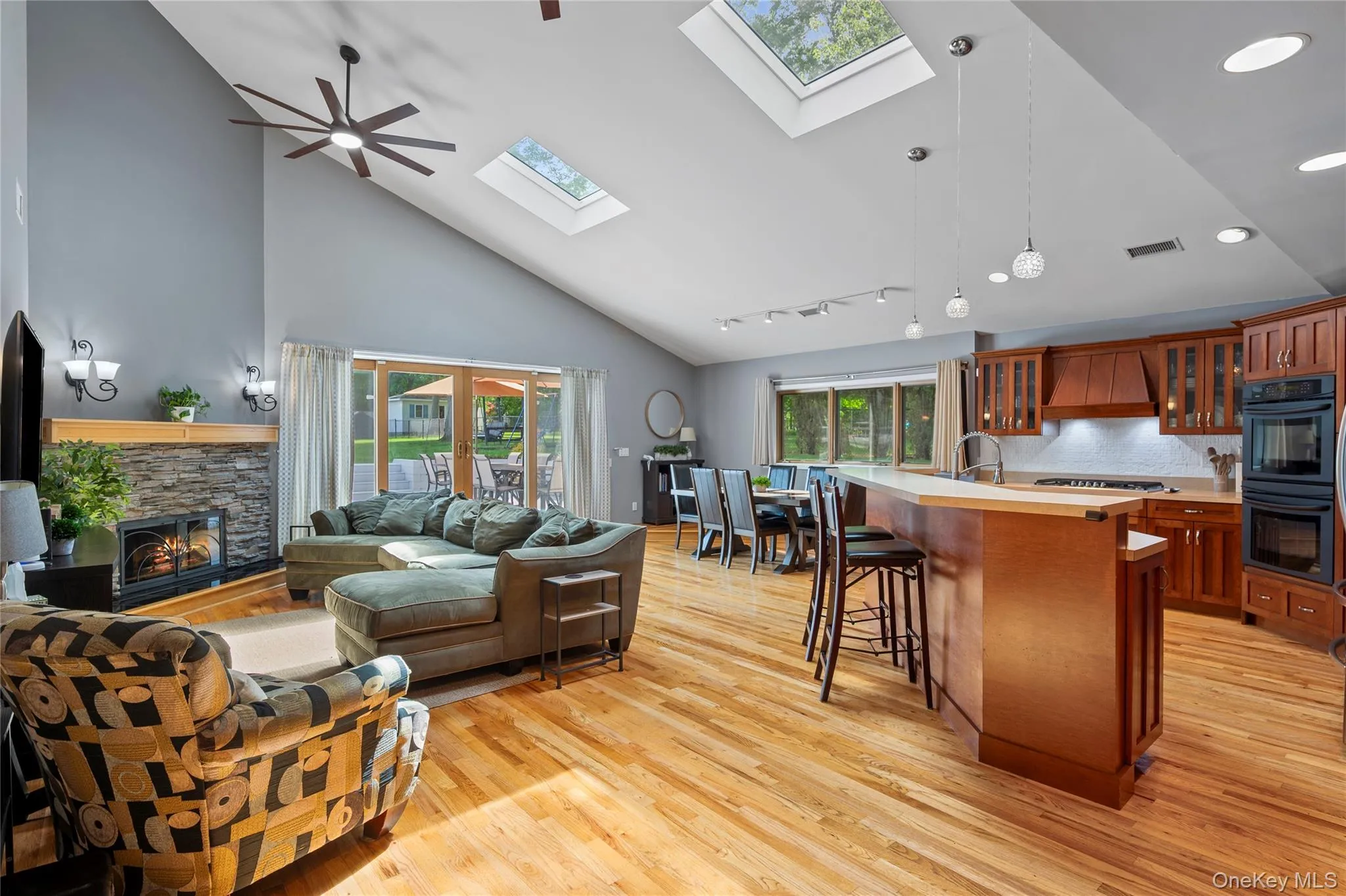 "House 2" Living Room with Vaulted Ceilings, Ceiling Fans and Skylights "House 2" Living Room with Vaulted Ceilings, Ceiling Fans and Skylights