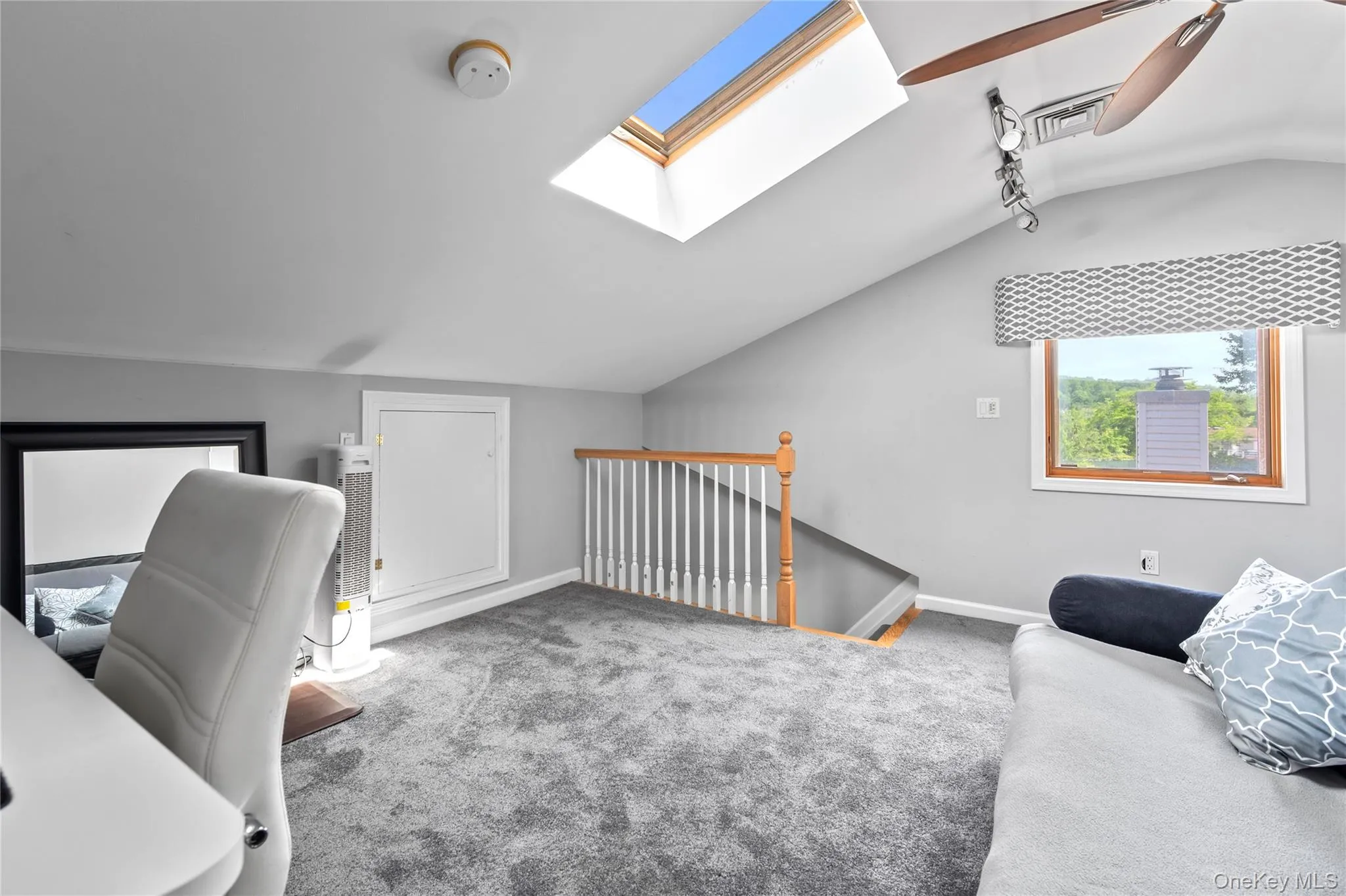 "House 2" Loft with Skylight and Ceiling Fan "House 2" Loft with Skylight and Ceiling Fan