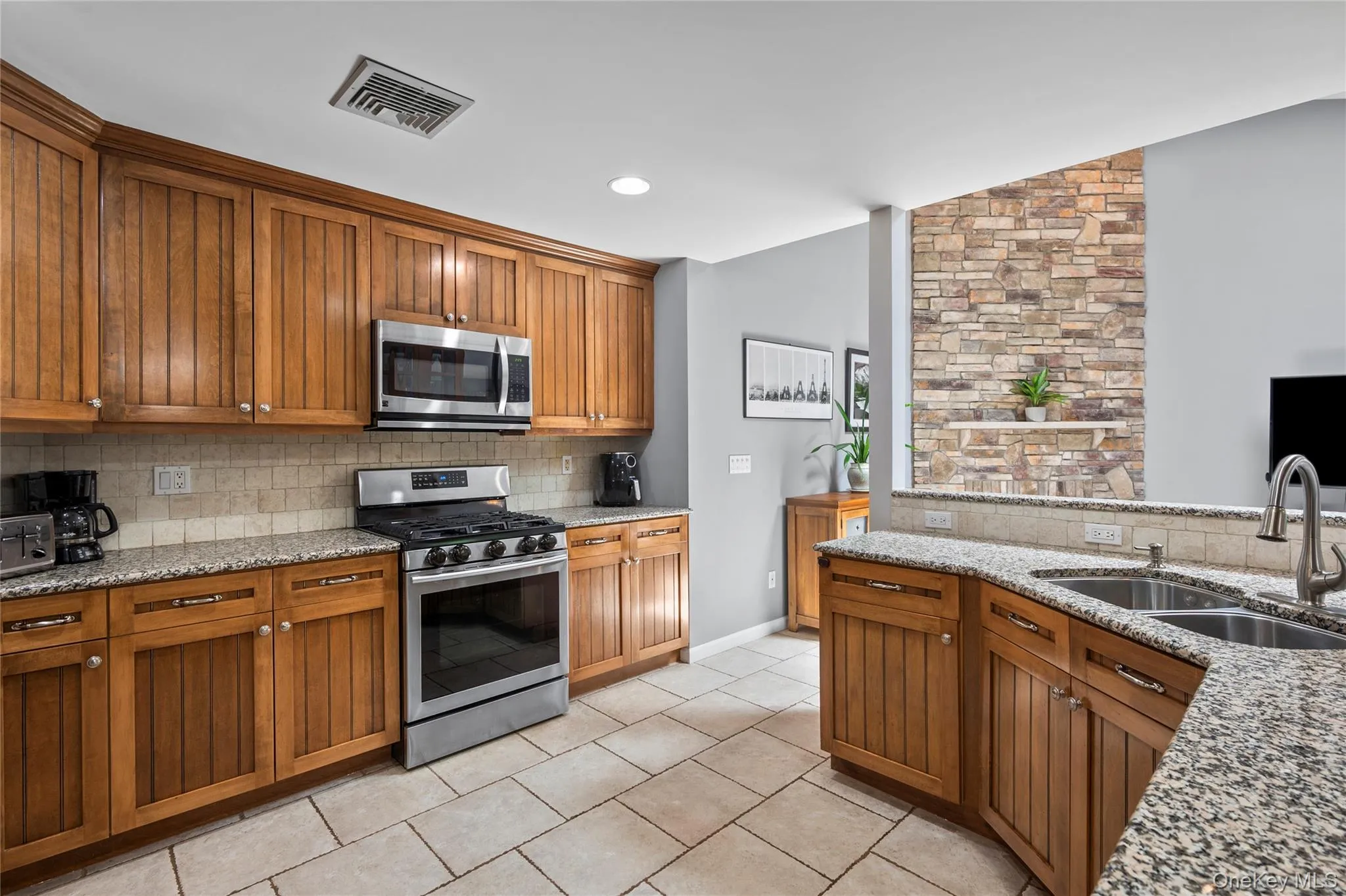 "House 1" Kitchen with Granite Countertops "House 1" Kitchen with Granite Countertops