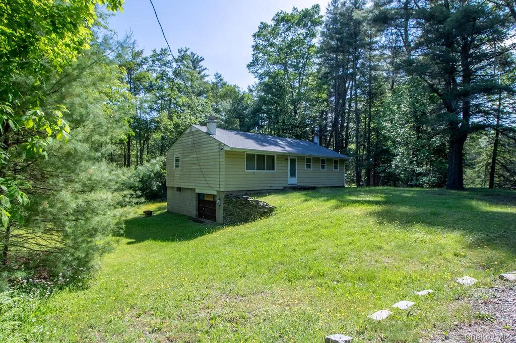 810 Ulster Heights Road, Wawarsing, NY, 3 Bedrooms Bedrooms, 5 Rooms Rooms,1 BathroomBathrooms,Residential,For Rent,Ulster Heights,0,1013209 810 Ulster Heights Road, Wawarsing, NY, 3 Bedrooms Bedrooms, 5 Rooms Rooms,1 BathroomBathrooms,Residential,For Rent,Ulster Heights,0,1013209