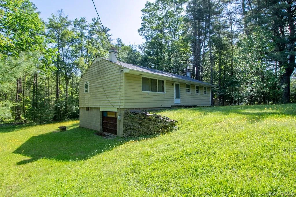 810 Ulster Heights Road, Wawarsing, NY, 3 Bedrooms Bedrooms, 5 Rooms Rooms,1 BathroomBathrooms,Residential,For Rent,Ulster Heights,0,1013209 810 Ulster Heights Road, Wawarsing, NY, 3 Bedrooms Bedrooms, 5 Rooms Rooms,1 BathroomBathrooms,Residential,For Rent,Ulster Heights,0,1013209