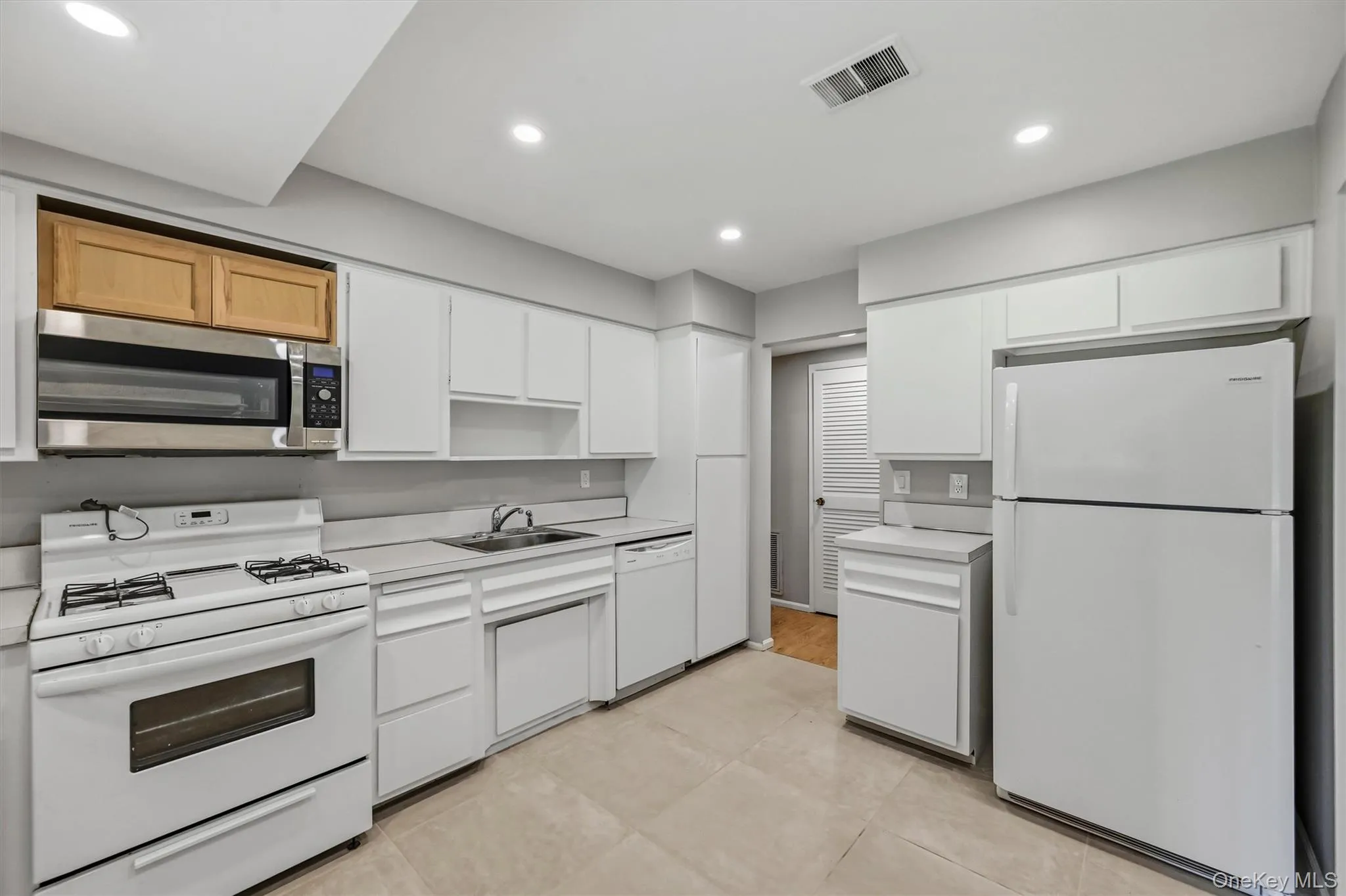 137 Howard Avenue, Orangetown, NY, 6 Bedrooms Bedrooms, 17 Rooms Rooms,3 BathroomsBathrooms,Residential,For Rent,Howard,0,1013212 137 Howard Avenue, Orangetown, NY, 6 Bedrooms Bedrooms, 17 Rooms Rooms,3 BathroomsBathrooms,Residential,For Rent,Howard,0,1013212