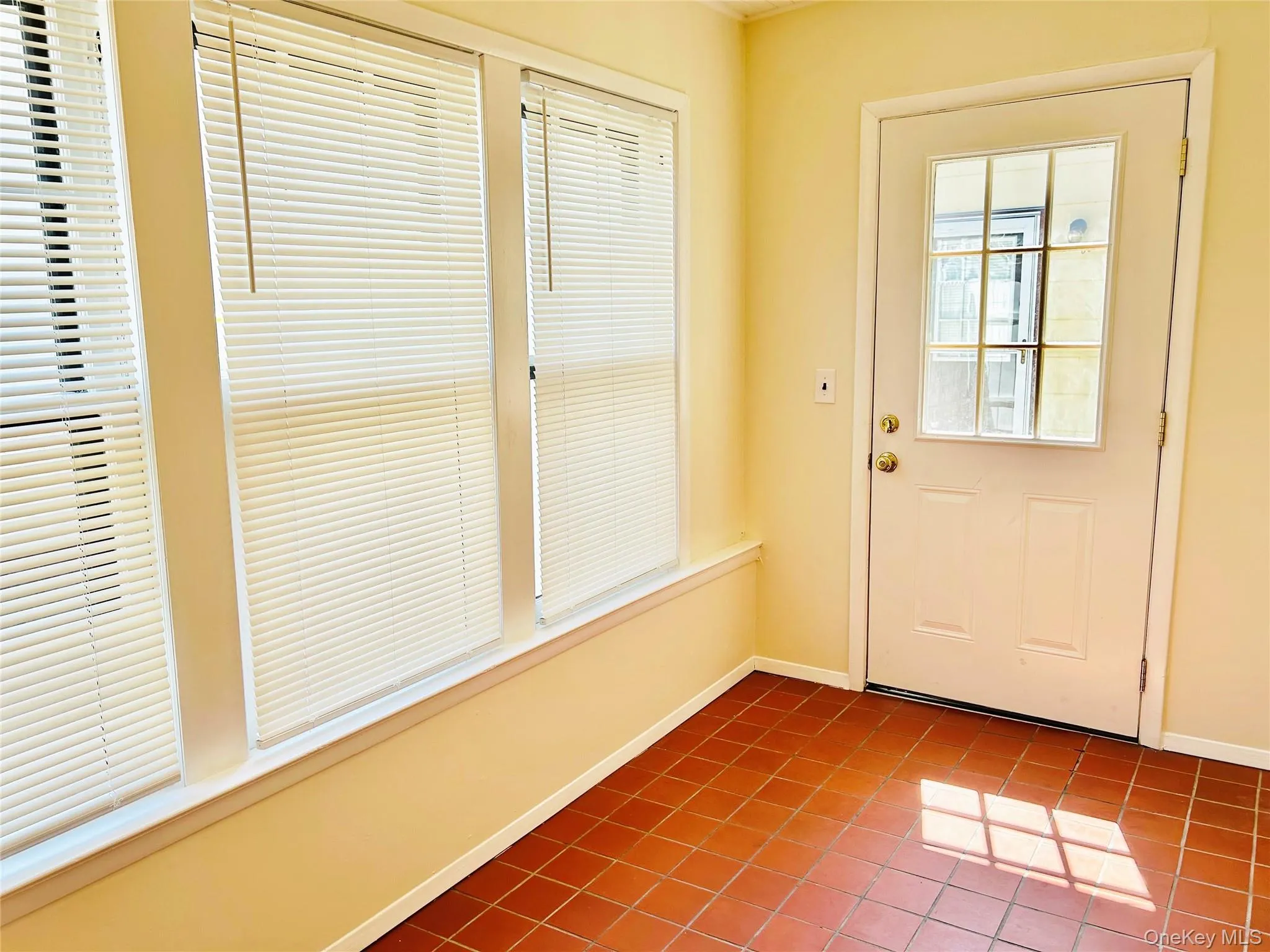 46 Totten Place, Babylon, NY, 2 Bedrooms Bedrooms, 5 Rooms Rooms,1 BathroomBathrooms,Residential Lease,For Rent,Totten,0,1013222 46 Totten Place, Babylon, NY, 2 Bedrooms Bedrooms, 5 Rooms Rooms,1 BathroomBathrooms,Residential Lease,For Rent,Totten,0,1013222