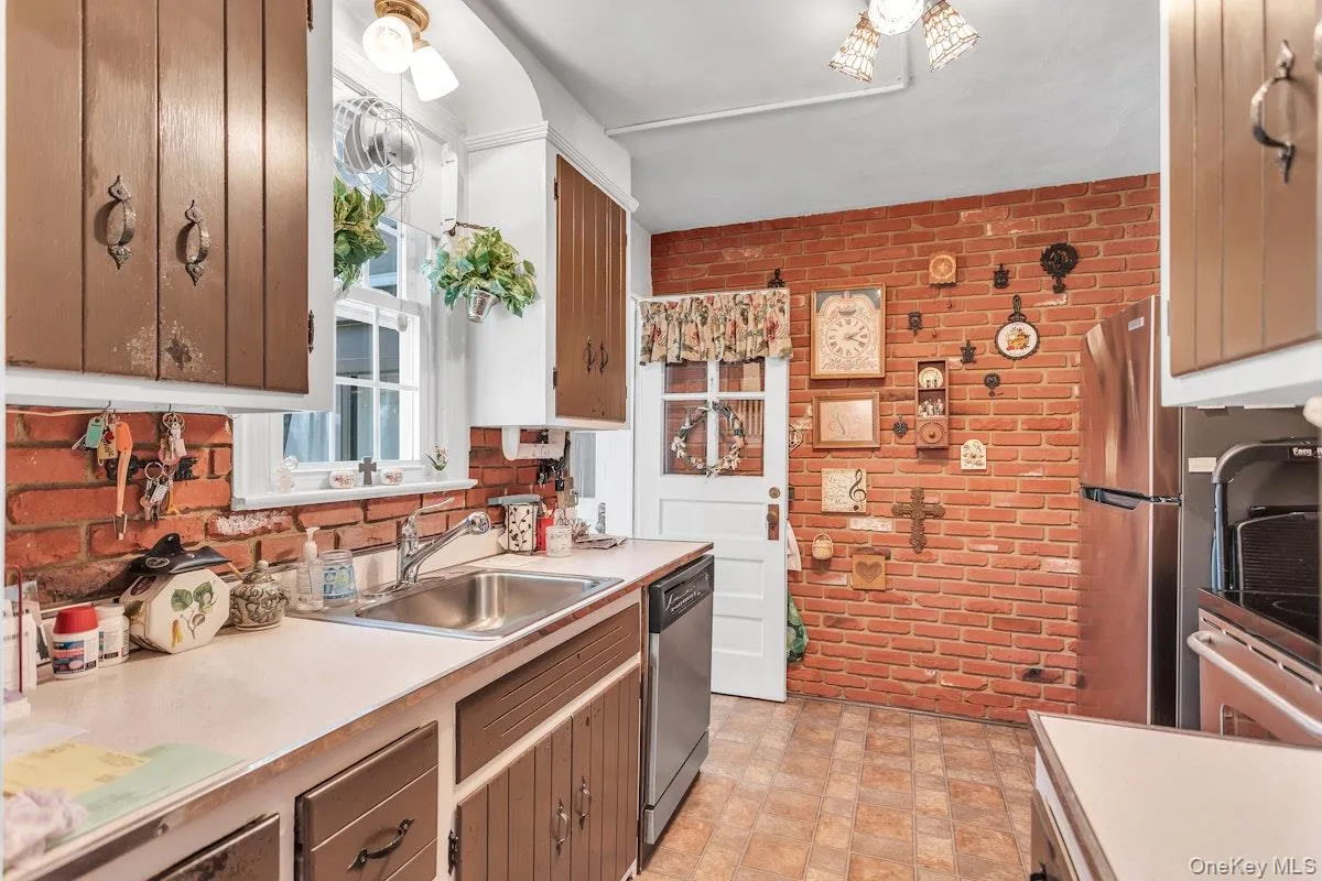 110 Connecticut Avenue, Hempstead, NY, 4 Bedrooms Bedrooms, 7 Rooms Rooms,1 BathroomBathrooms,Residential,For Rent,Connecticut,0,1013223 110 Connecticut Avenue, Hempstead, NY, 4 Bedrooms Bedrooms, 7 Rooms Rooms,1 BathroomBathrooms,Residential,For Rent,Connecticut,0,1013223
