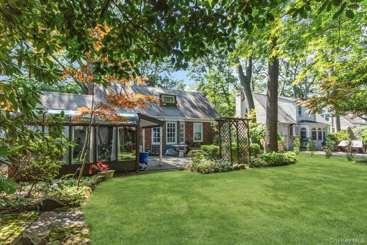 110 Connecticut Avenue, Hempstead, NY, 4 Bedrooms Bedrooms, 7 Rooms Rooms,1 BathroomBathrooms,Residential,For Rent,Connecticut,0,1013223 110 Connecticut Avenue, Hempstead, NY, 4 Bedrooms Bedrooms, 7 Rooms Rooms,1 BathroomBathrooms,Residential,For Rent,Connecticut,0,1013223