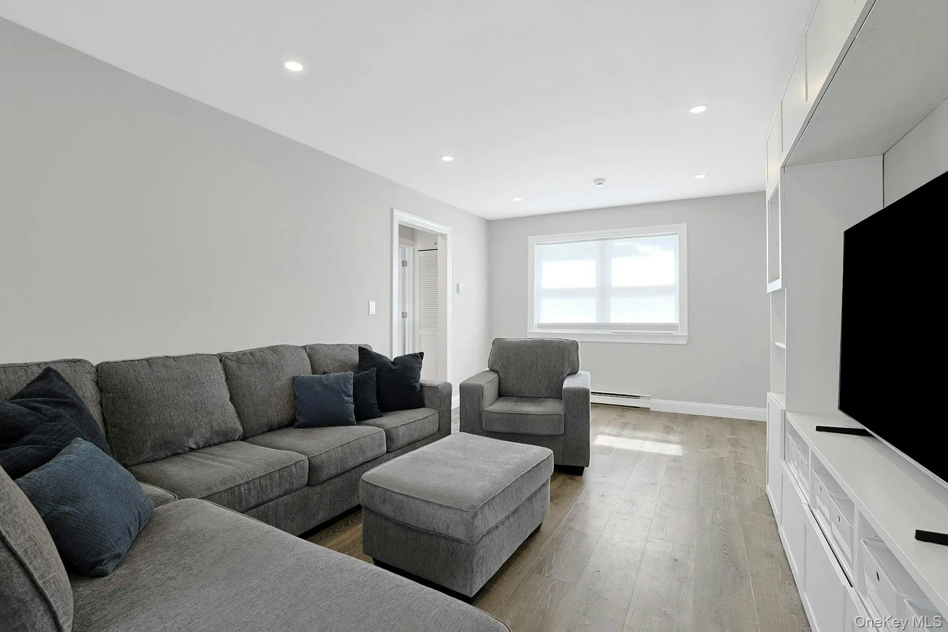 6 Crescent Drive, Haverstraw, NY, 1 Bedroom Bedrooms, 4 Rooms Rooms,1 BathroomBathrooms,Residential,For Rent,Crescent,0,1013225 6 Crescent Drive, Haverstraw, NY, 1 Bedroom Bedrooms, 4 Rooms Rooms,1 BathroomBathrooms,Residential,For Rent,Crescent,0,1013225