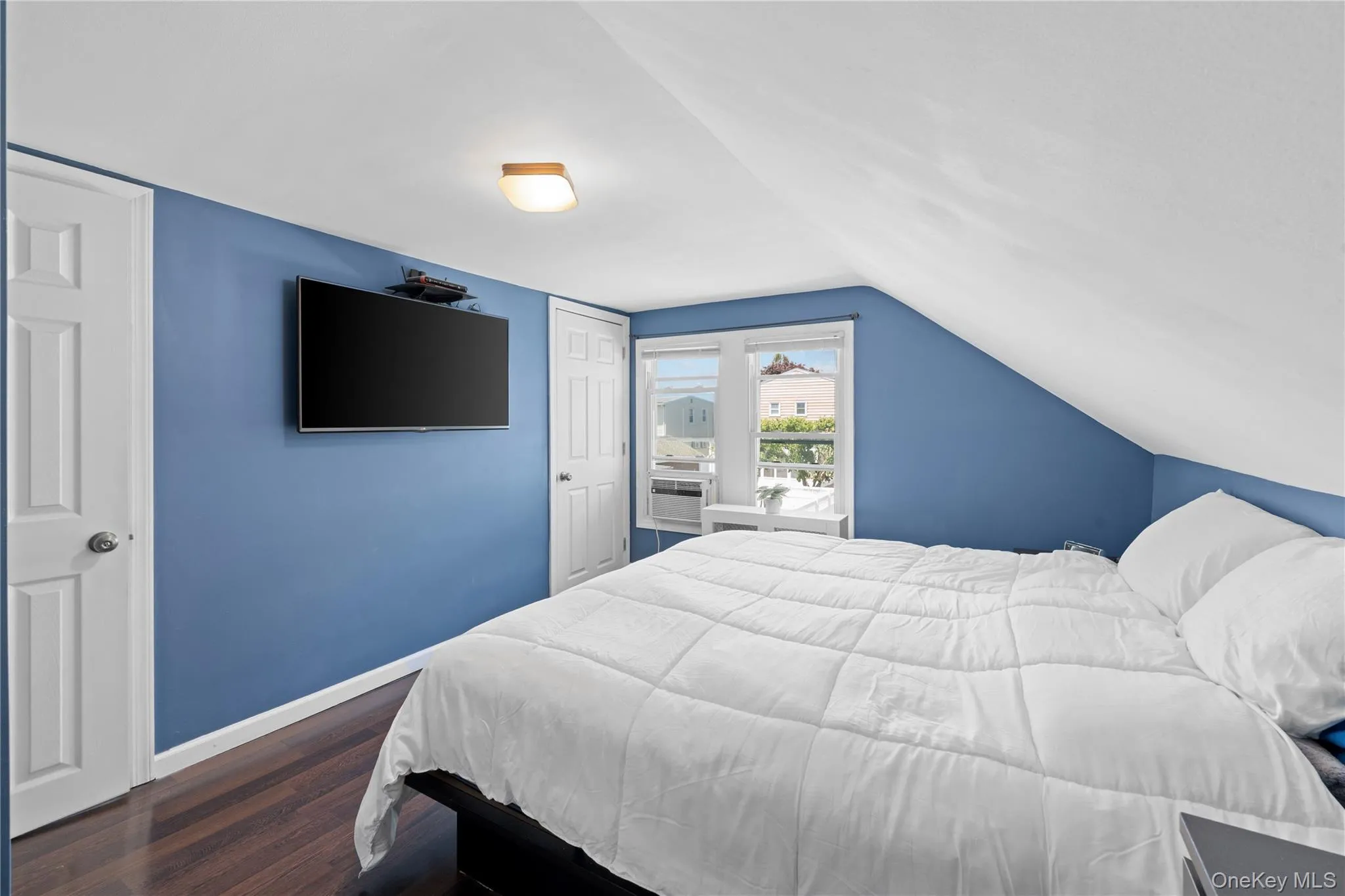 116 Sigsbee Avenue, North Hempstead, NY, 2 Bedrooms Bedrooms, 5 Rooms Rooms,1 BathroomBathrooms,Residential,For Rent,Sigsbee,0,KEY1013229 116 Sigsbee Avenue, North Hempstead, NY, 2 Bedrooms Bedrooms, 5 Rooms Rooms,1 BathroomBathrooms,Residential,For Rent,Sigsbee,0,KEY1013229