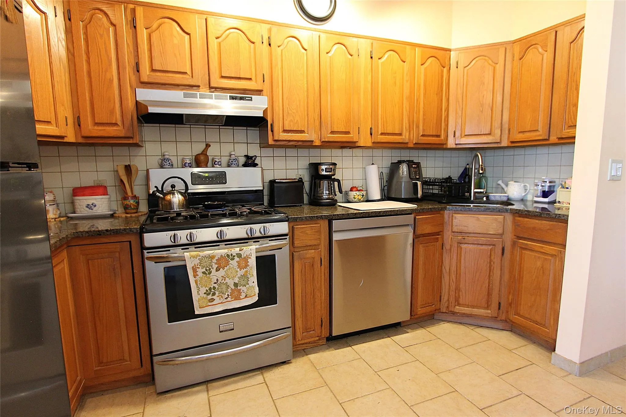 72-19 66th Road, New York, NY, 3 Bedrooms Bedrooms, 8 Rooms Rooms,2 BathroomsBathrooms,Residential,For Rent,66th,0,1013232 72-19 66th Road, New York, NY, 3 Bedrooms Bedrooms, 8 Rooms Rooms,2 BathroomsBathrooms,Residential,For Rent,66th,0,1013232