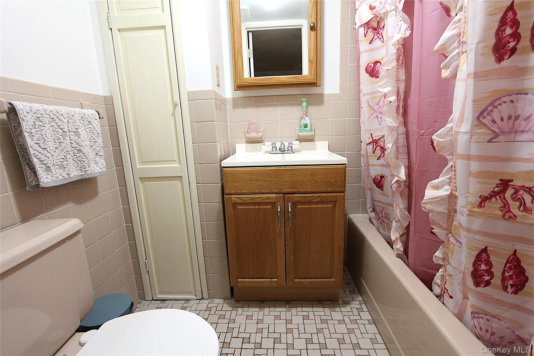 72-19 66th Road, New York, NY, 3 Bedrooms Bedrooms, 8 Rooms Rooms,2 BathroomsBathrooms,Residential,For Rent,66th,0,1013232 72-19 66th Road, New York, NY, 3 Bedrooms Bedrooms, 8 Rooms Rooms,2 BathroomsBathrooms,Residential,For Rent,66th,0,1013232